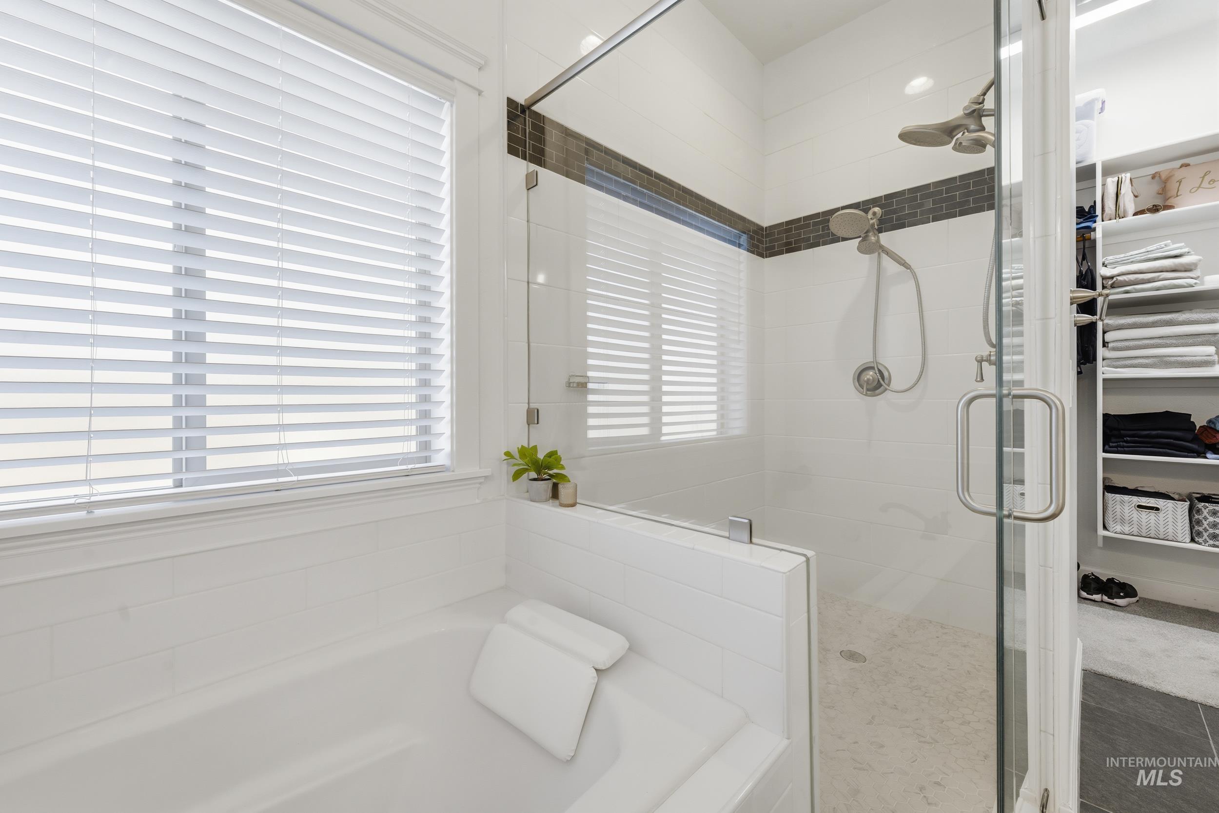 2224 W Root Creek St., Meridian, Idaho 83646, 5 Bedrooms, 4.5 Bathrooms, Residential For Sale, Price $840,000,MLS 98977711