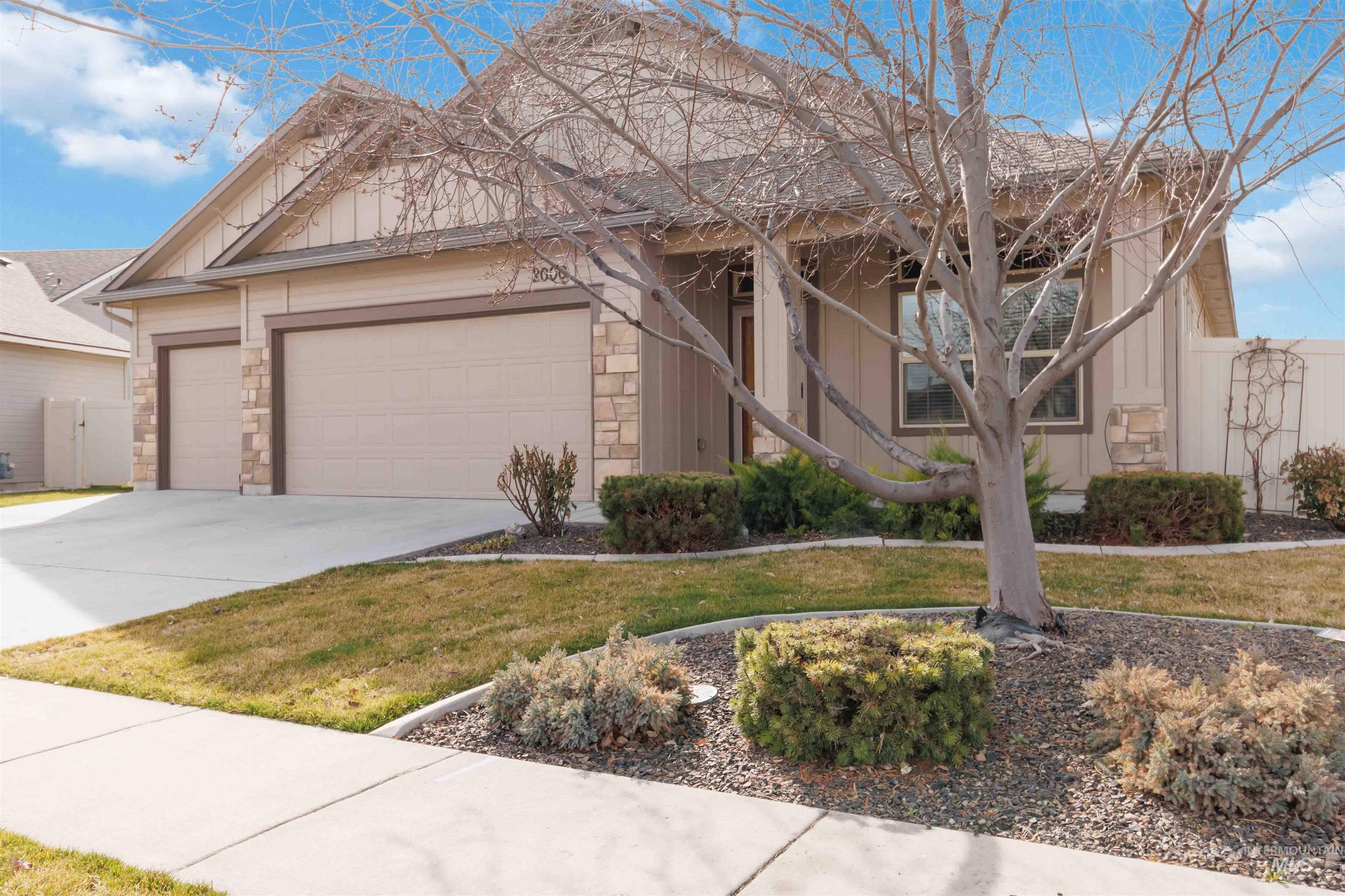 2000 S Belknap Loop, Nampa, Idaho 83686, 3 Bedrooms, 2 Bathrooms, Residential For Sale, Price $436,000,MLS 98977712