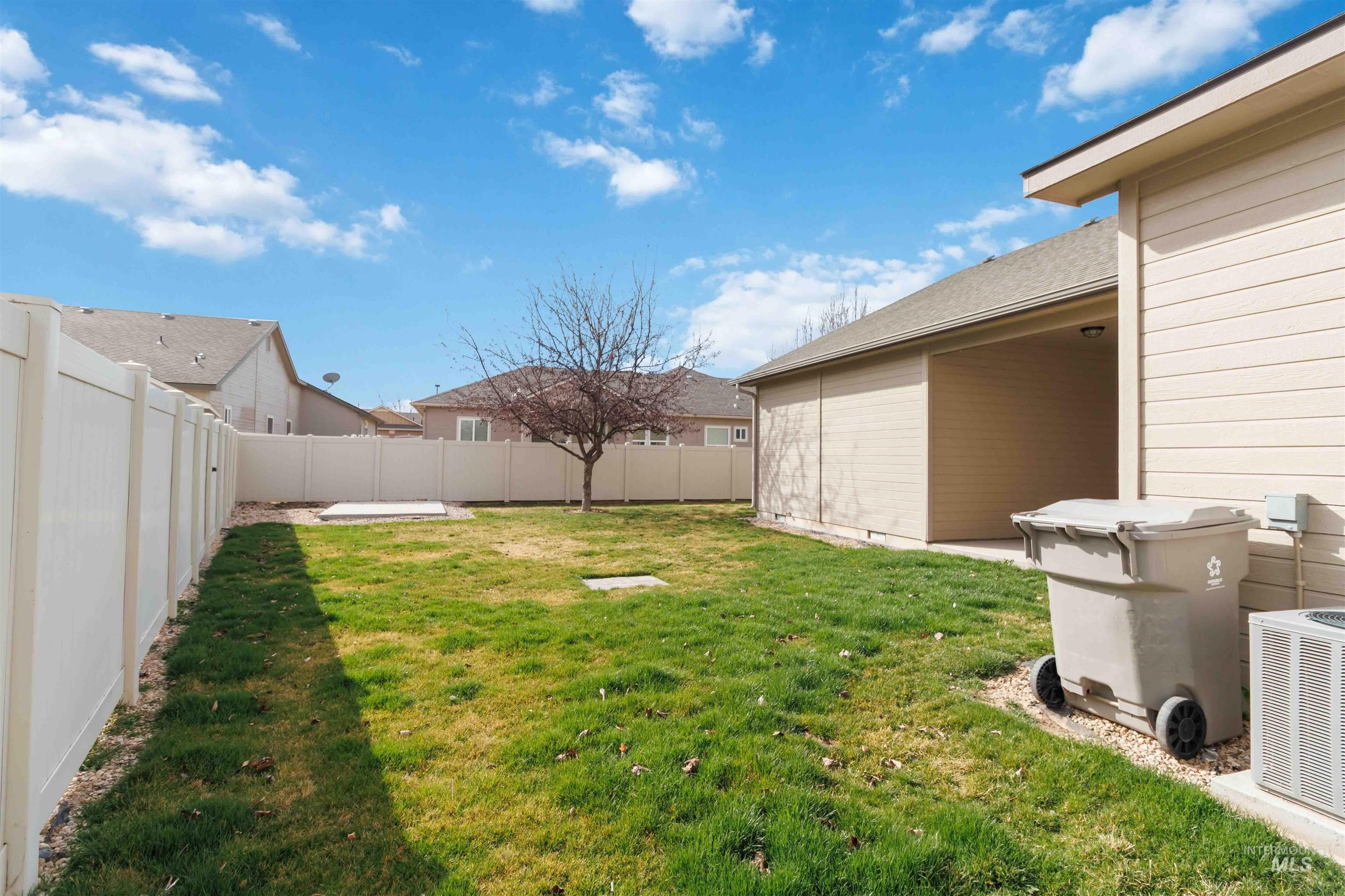 2000 S Belknap Loop, Nampa, Idaho 83686, 3 Bedrooms, 2 Bathrooms, Residential For Sale, Price $436,000,MLS 98977712