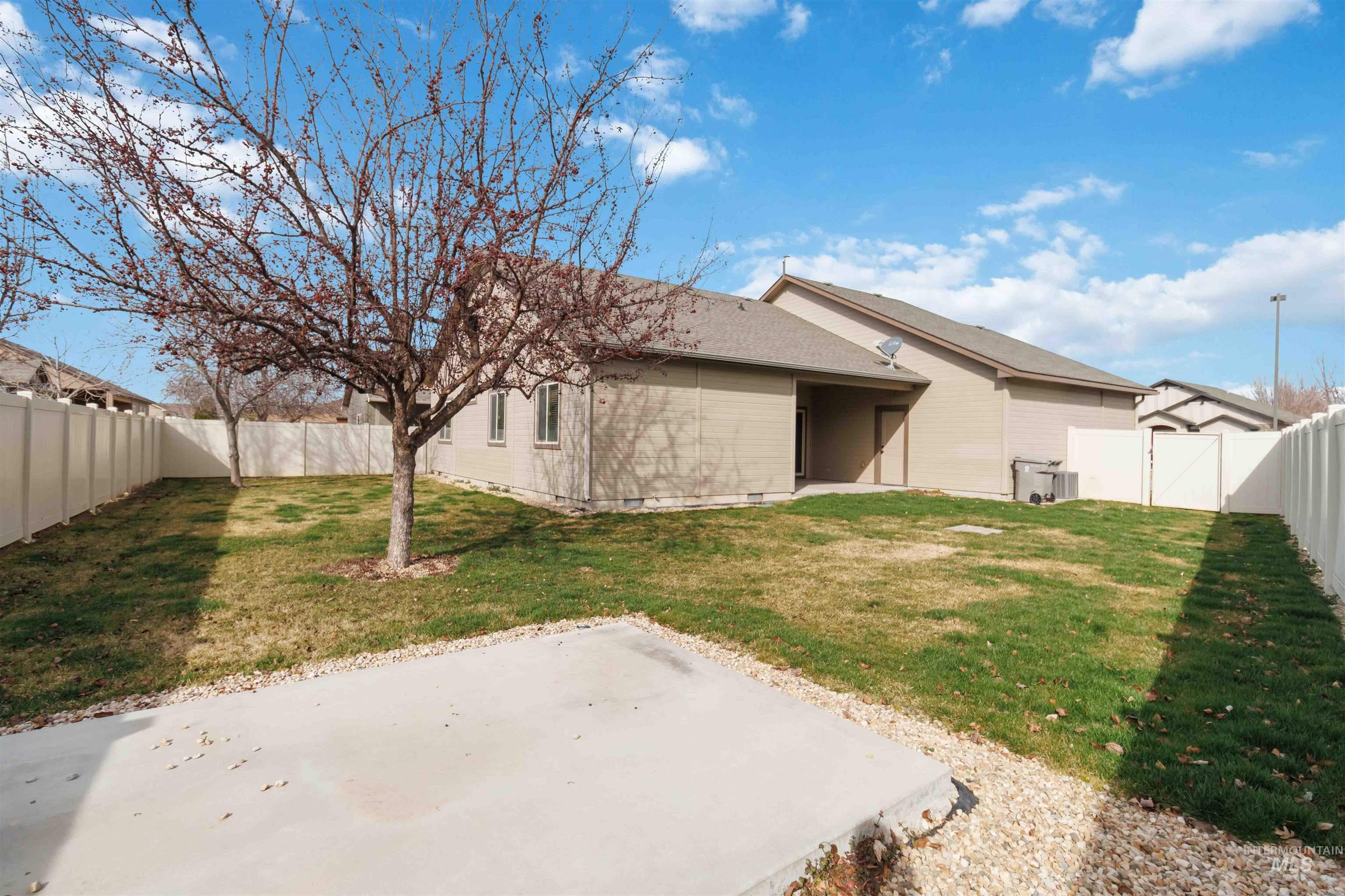 2000 S Belknap Loop, Nampa, Idaho 83686, 3 Bedrooms, 2 Bathrooms, Residential For Sale, Price $436,000,MLS 98977712