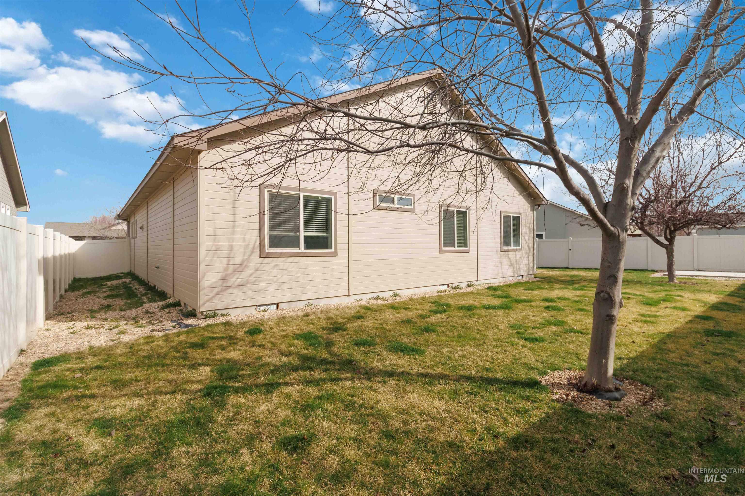 2000 S Belknap Loop, Nampa, Idaho 83686, 3 Bedrooms, 2 Bathrooms, Residential For Sale, Price $436,000,MLS 98977712