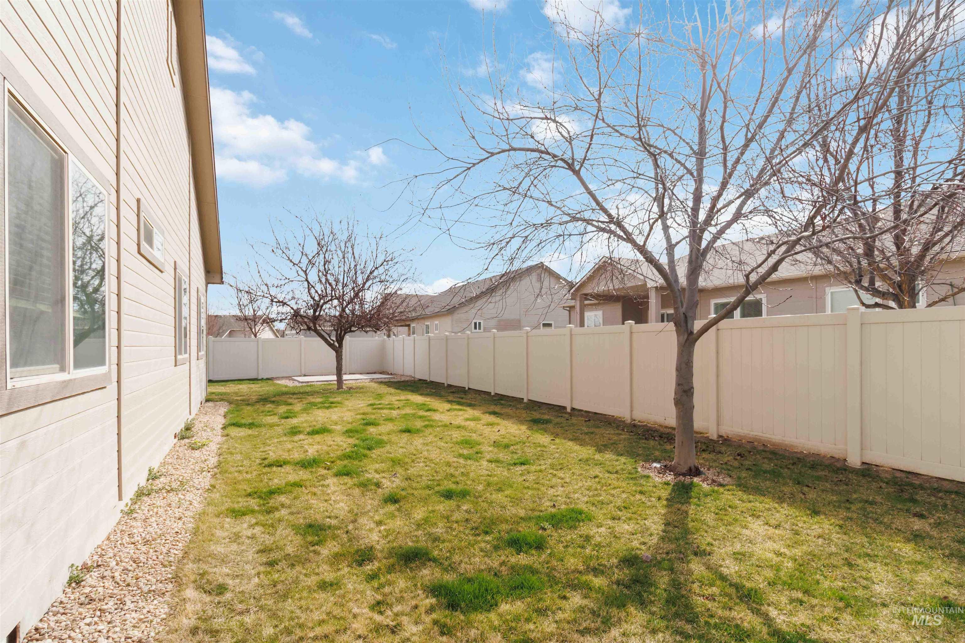 2000 S Belknap Loop, Nampa, Idaho 83686, 3 Bedrooms, 2 Bathrooms, Residential For Sale, Price $436,000,MLS 98977712