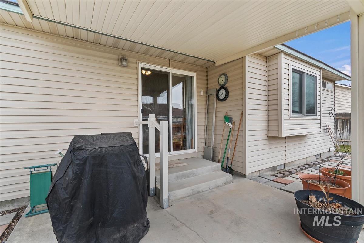 1418 W Aberdeen Ave, Nampa, Idaho 83686-9347, 3 Bedrooms, 2 Bathrooms, Residential For Sale, Price $359,900, 98977714