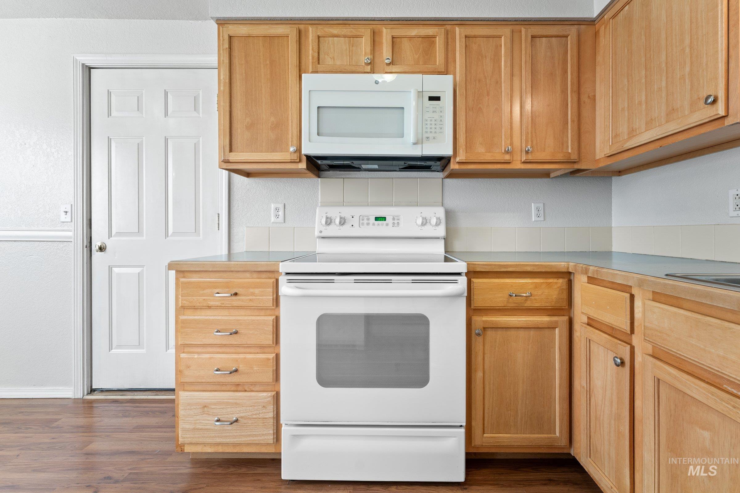 674 W Gallaher St., Boise, Idaho 83706, 2 Bedrooms, 1 Bathroom, Residential Income For Sale, Price $570,000,MLS 98977715