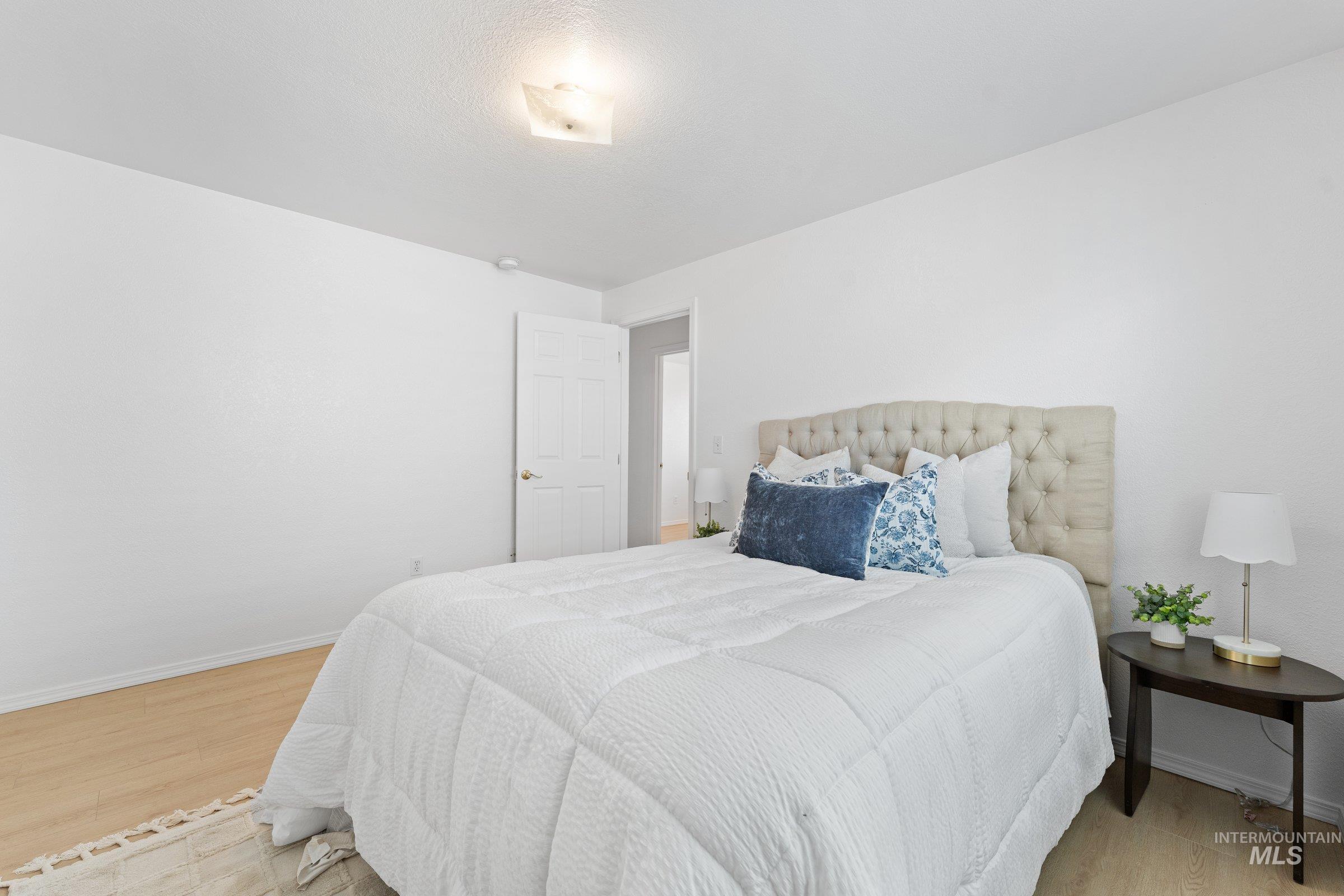 674 W Gallaher St., Boise, Idaho 83706, 2 Bedrooms, 1 Bathroom, Residential Income For Sale, Price $570,000,MLS 98977715