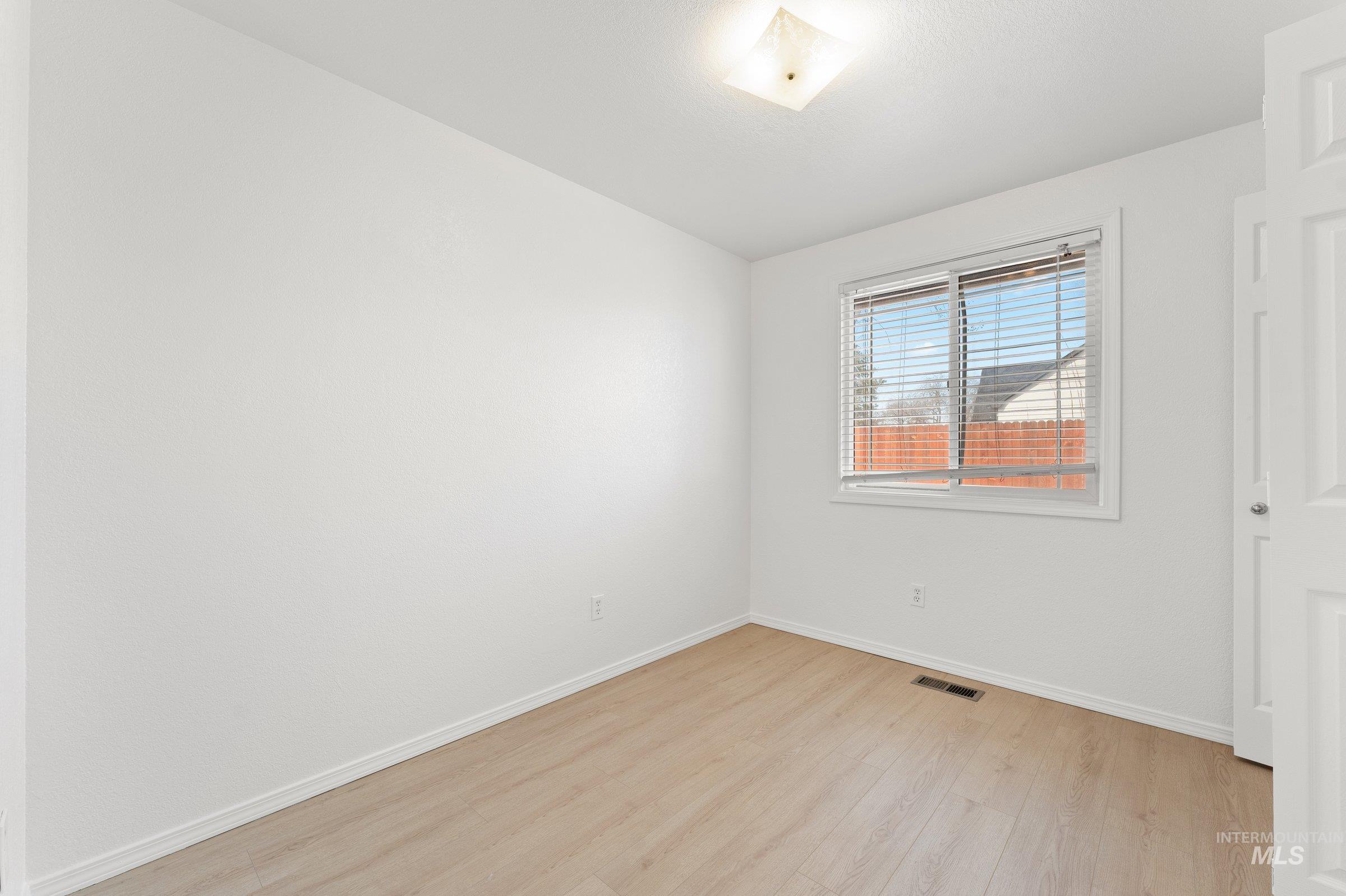 674 W Gallaher St., Boise, Idaho 83706, 2 Bedrooms, 1 Bathroom, Residential Income For Sale, Price $570,000,MLS 98977715