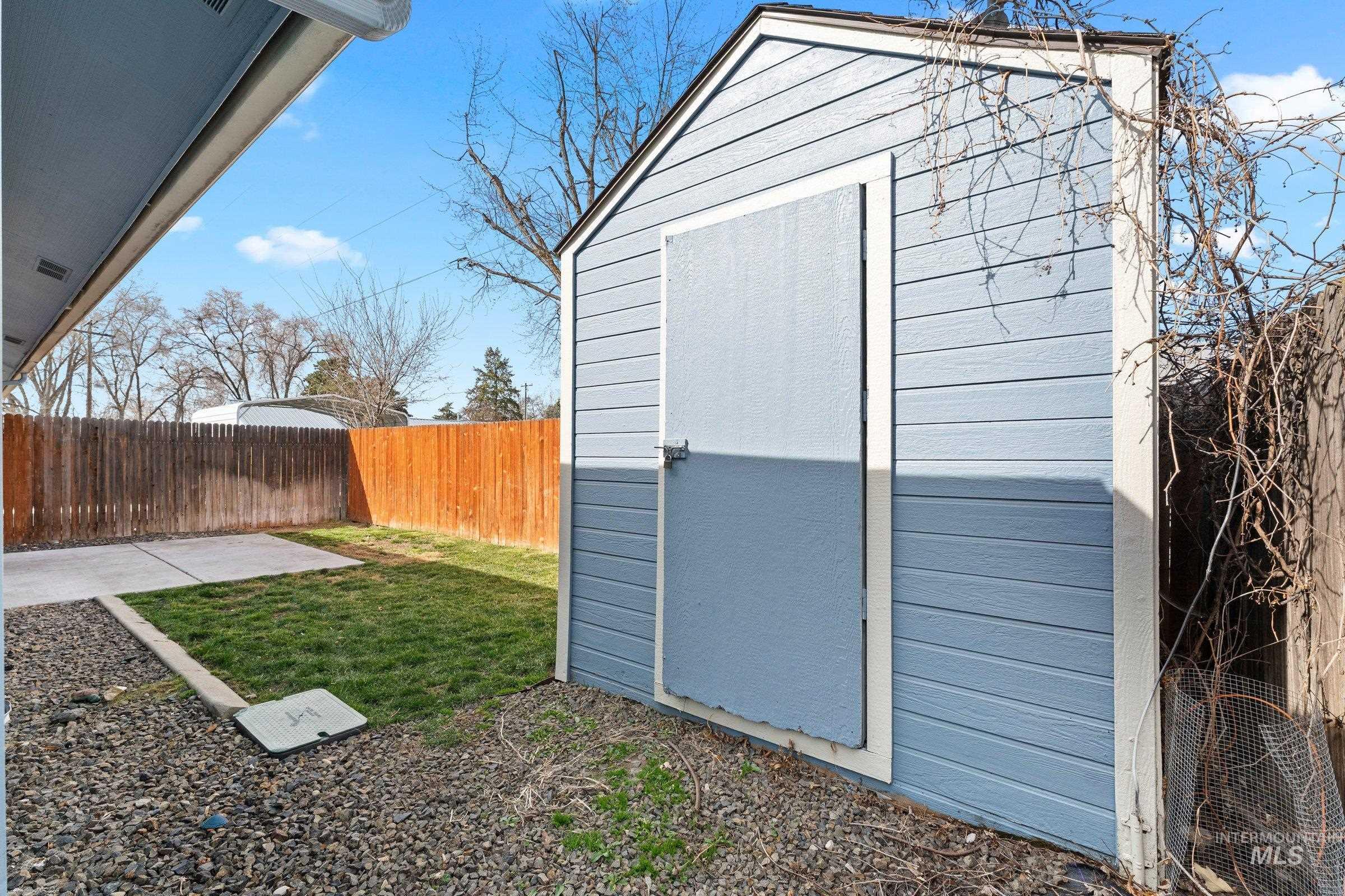 674 W Gallaher St., Boise, Idaho 83706, 2 Bedrooms, 1 Bathroom, Residential Income For Sale, Price $570,000,MLS 98977715