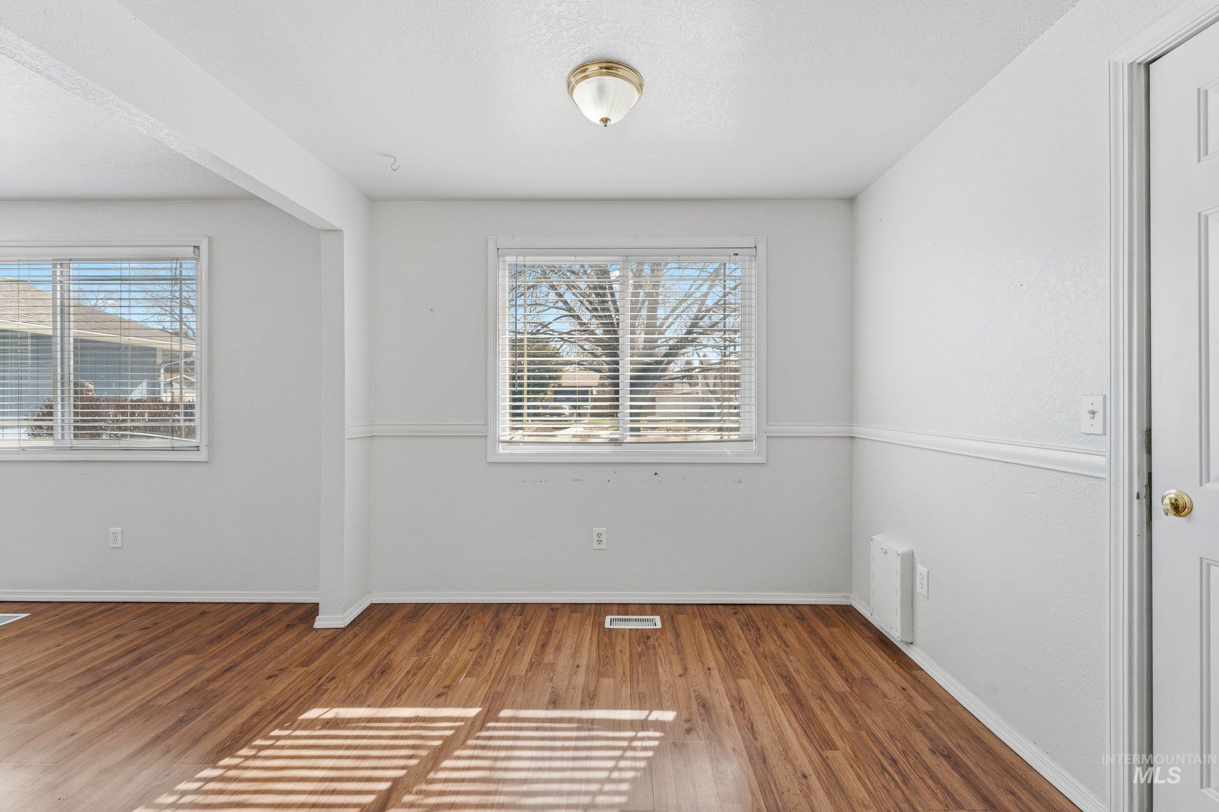 674 W Gallaher St., Boise, Idaho 83706, 2 Bedrooms, 1 Bathroom, Residential Income For Sale, Price $570,000,MLS 98977715