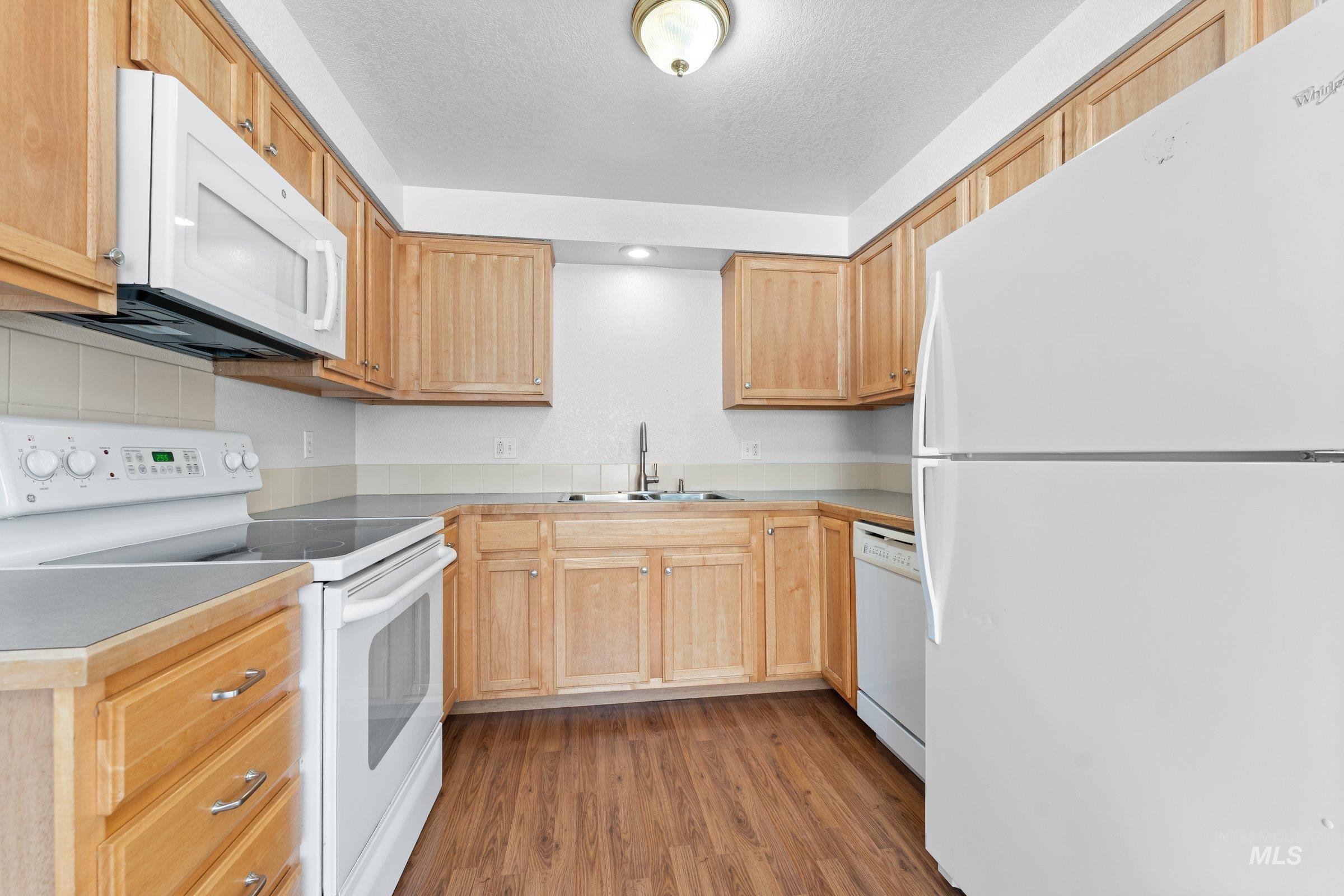 674 W Gallaher St., Boise, Idaho 83706, 2 Bedrooms, 1 Bathroom, Residential Income For Sale, Price $570,000,MLS 98977715