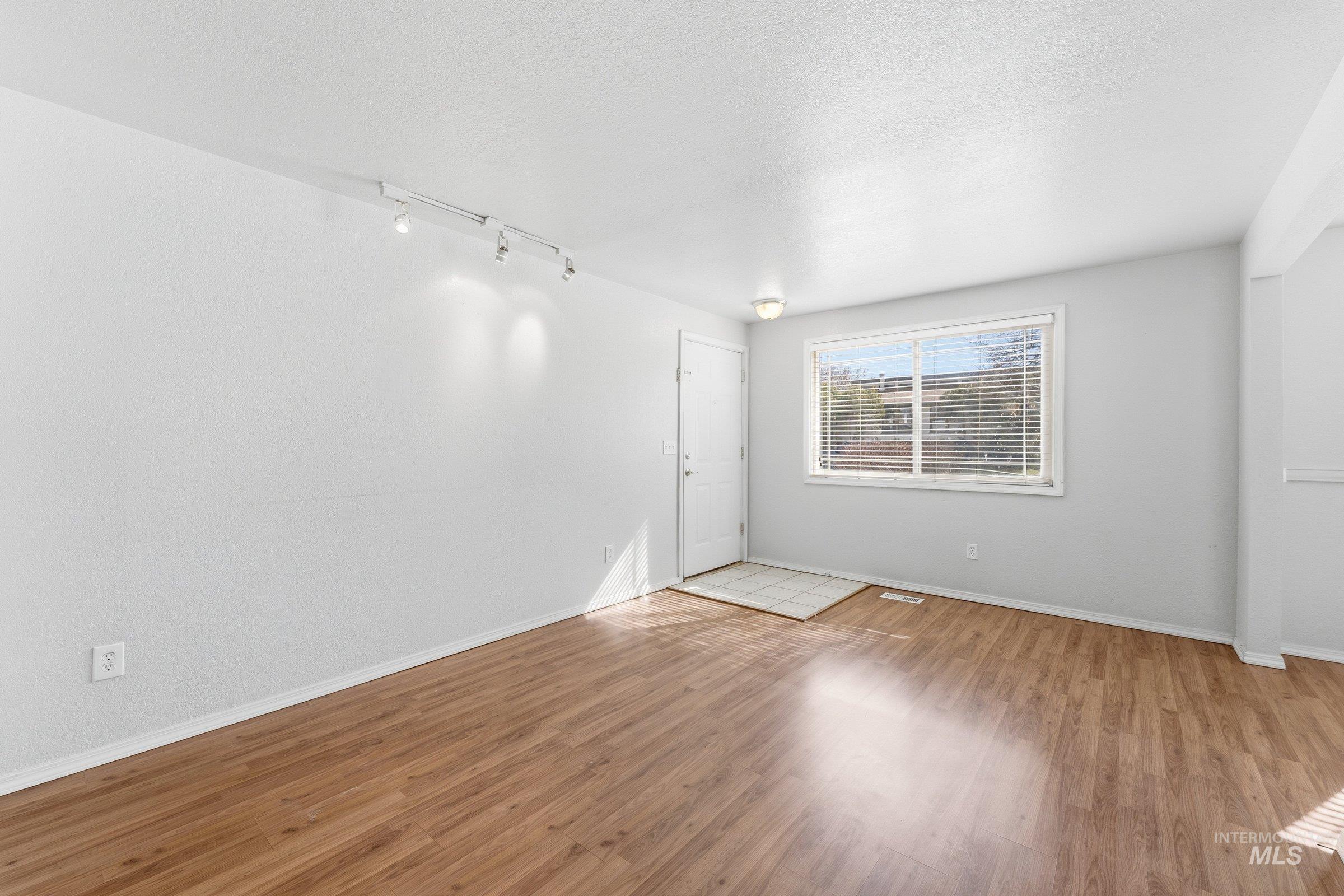 674 W Gallaher St., Boise, Idaho 83706, 2 Bedrooms, 1 Bathroom, Residential Income For Sale, Price $570,000,MLS 98977715