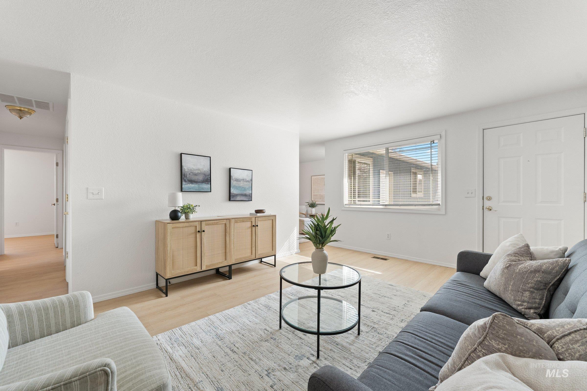 674 W Gallaher St., Boise, Idaho 83706, 2 Bedrooms, 1 Bathroom, Residential Income For Sale, Price $570,000,MLS 98977715