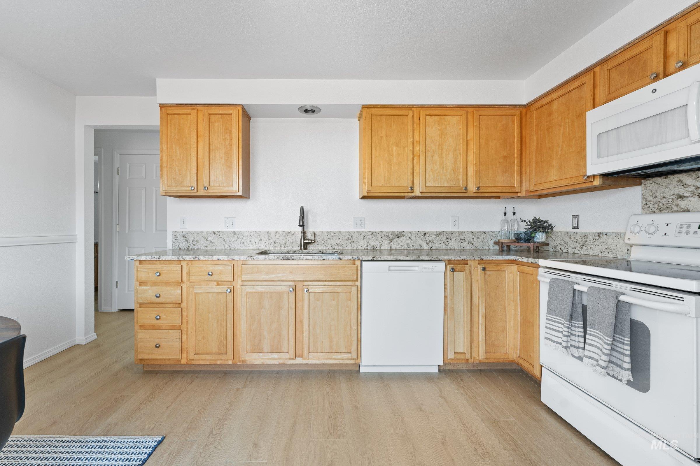 674 W Gallaher St., Boise, Idaho 83706, 2 Bedrooms, 1 Bathroom, Residential Income For Sale, Price $570,000,MLS 98977715