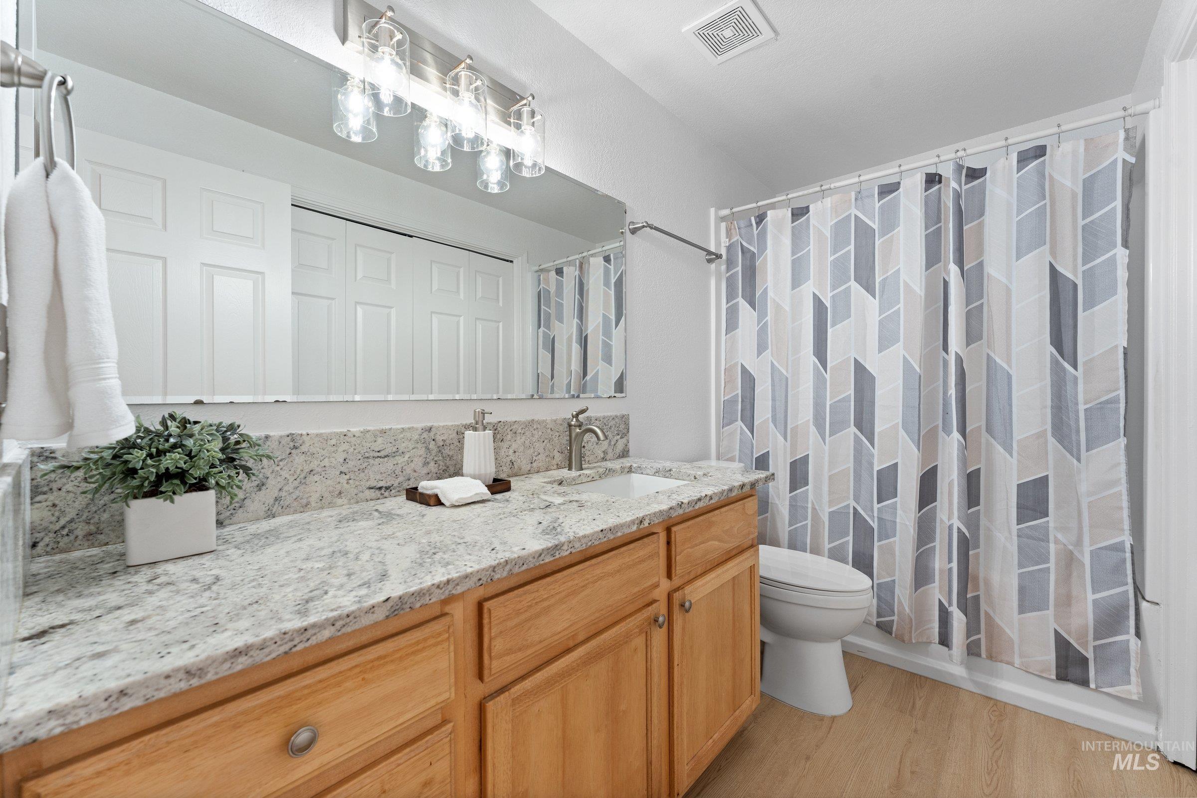 674 W Gallaher St., Boise, Idaho 83706, 2 Bedrooms, 1 Bathroom, Residential Income For Sale, Price $570,000,MLS 98977715