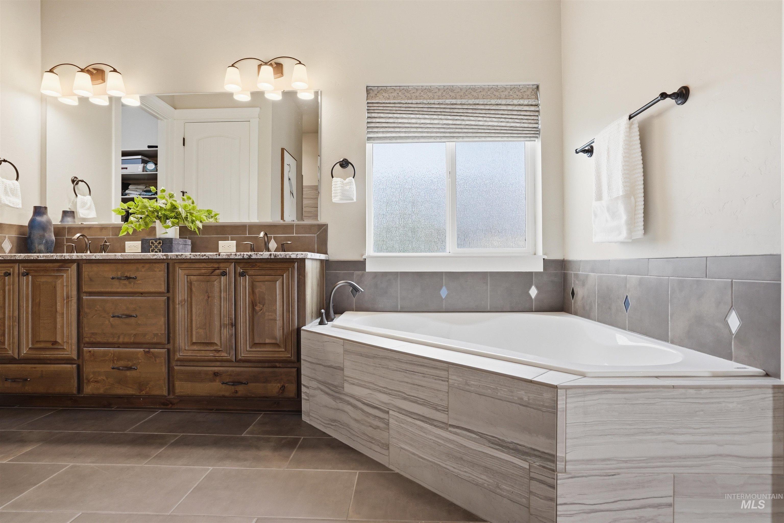 6251 W Nordic Dr, Eagle, Idaho 83616, 5 Bedrooms, 3.5 Bathrooms, Residential For Sale, Price $899,900, 98977718