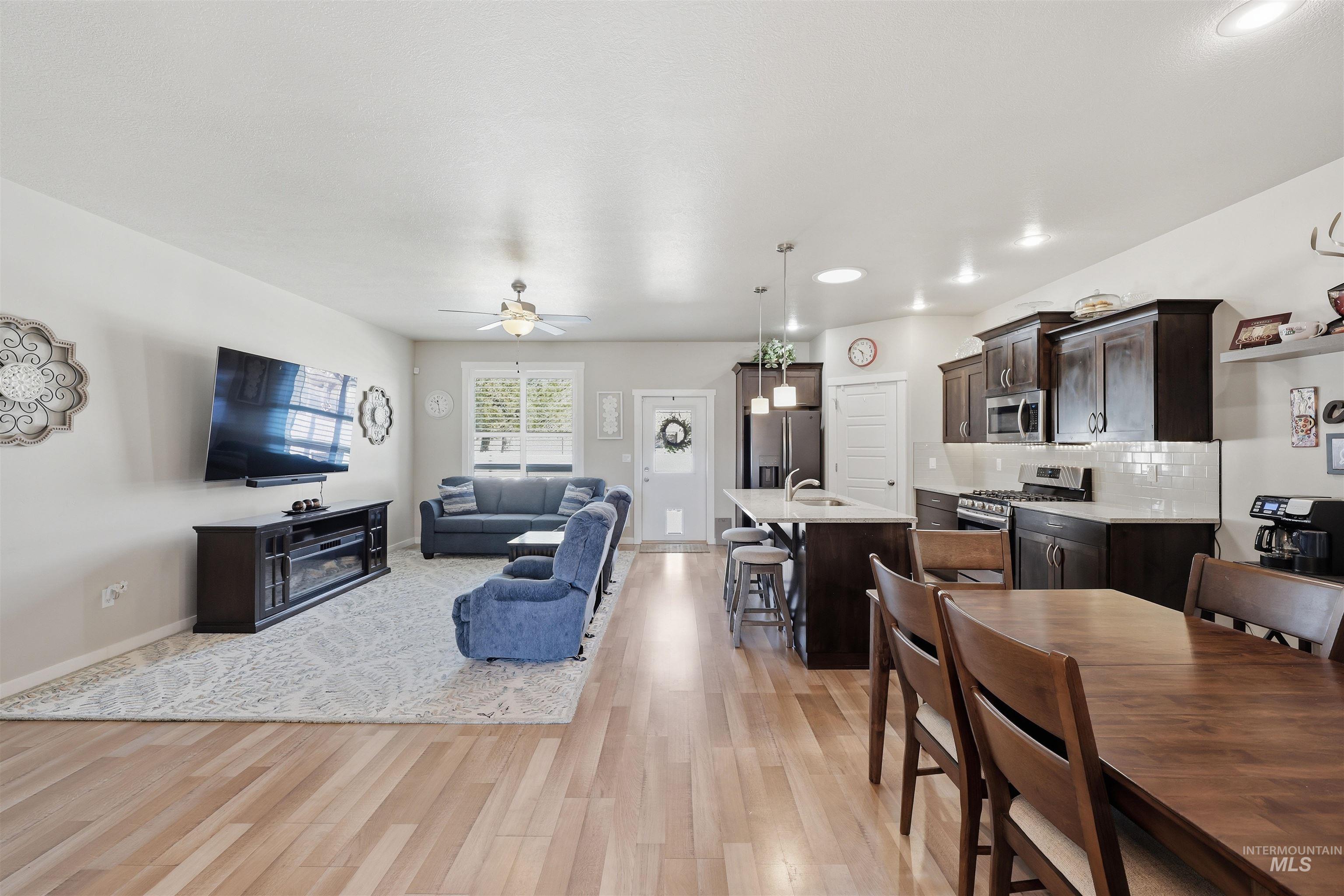 3706 S. Greenbrier, Nampa, Idaho 83686, 3 Bedrooms, 2 Bathrooms, Residential For Sale, Price $425,000, 98977729