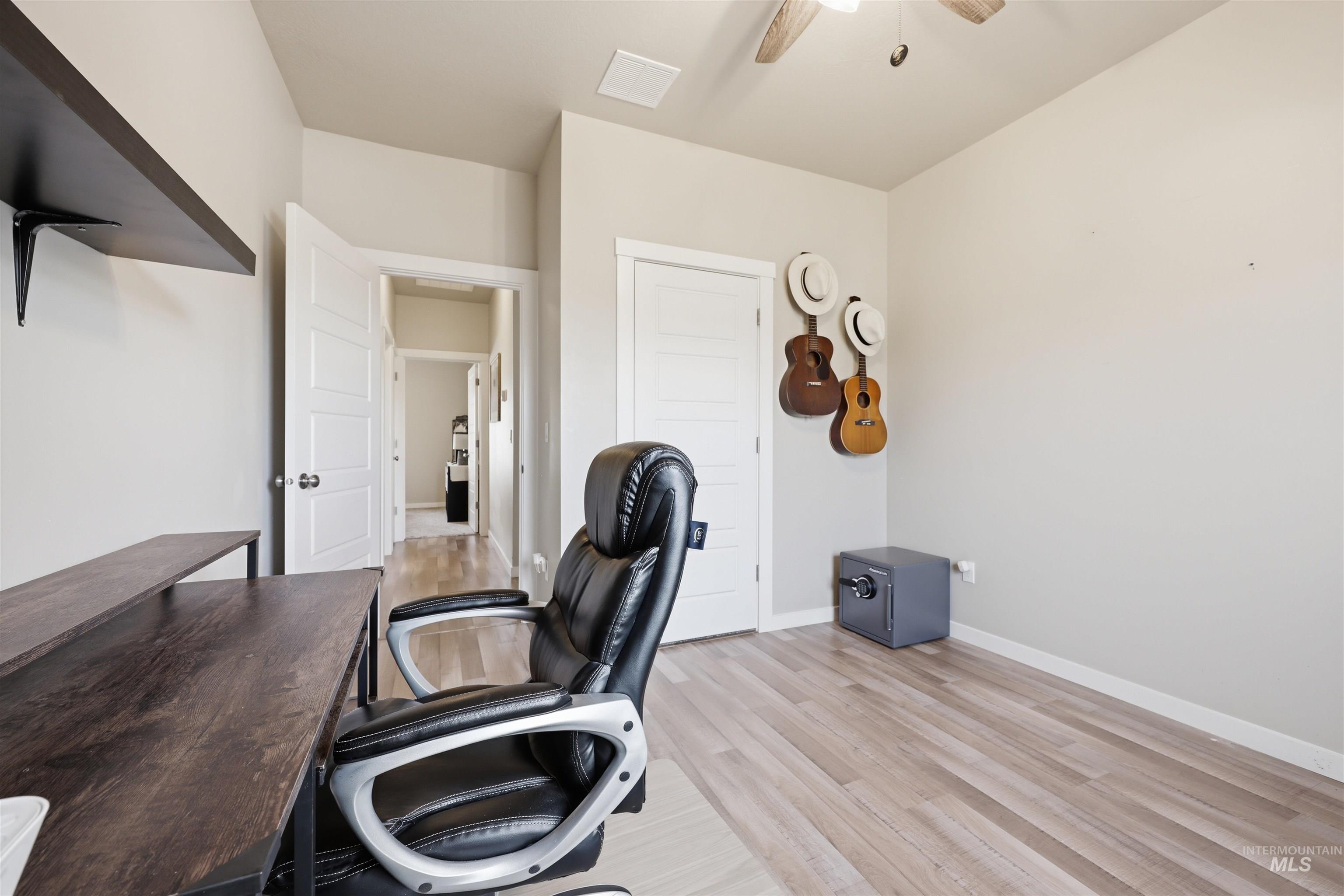 3706 S. Greenbrier, Nampa, Idaho 83686, 3 Bedrooms, 2 Bathrooms, Residential For Sale, Price $425,000, 98977729