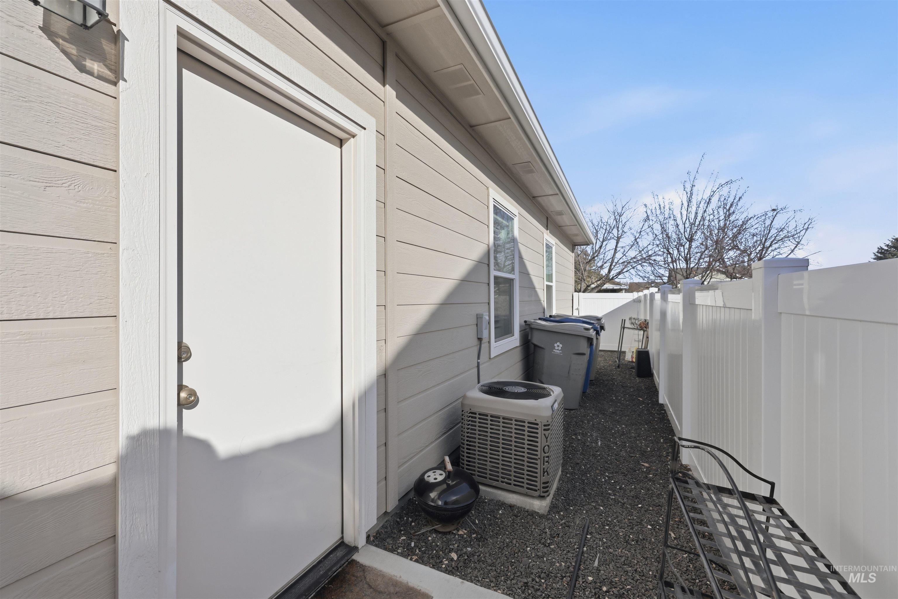 3706 S. Greenbrier, Nampa, Idaho 83686, 3 Bedrooms, 2 Bathrooms, Residential For Sale, Price $425,000, 98977729