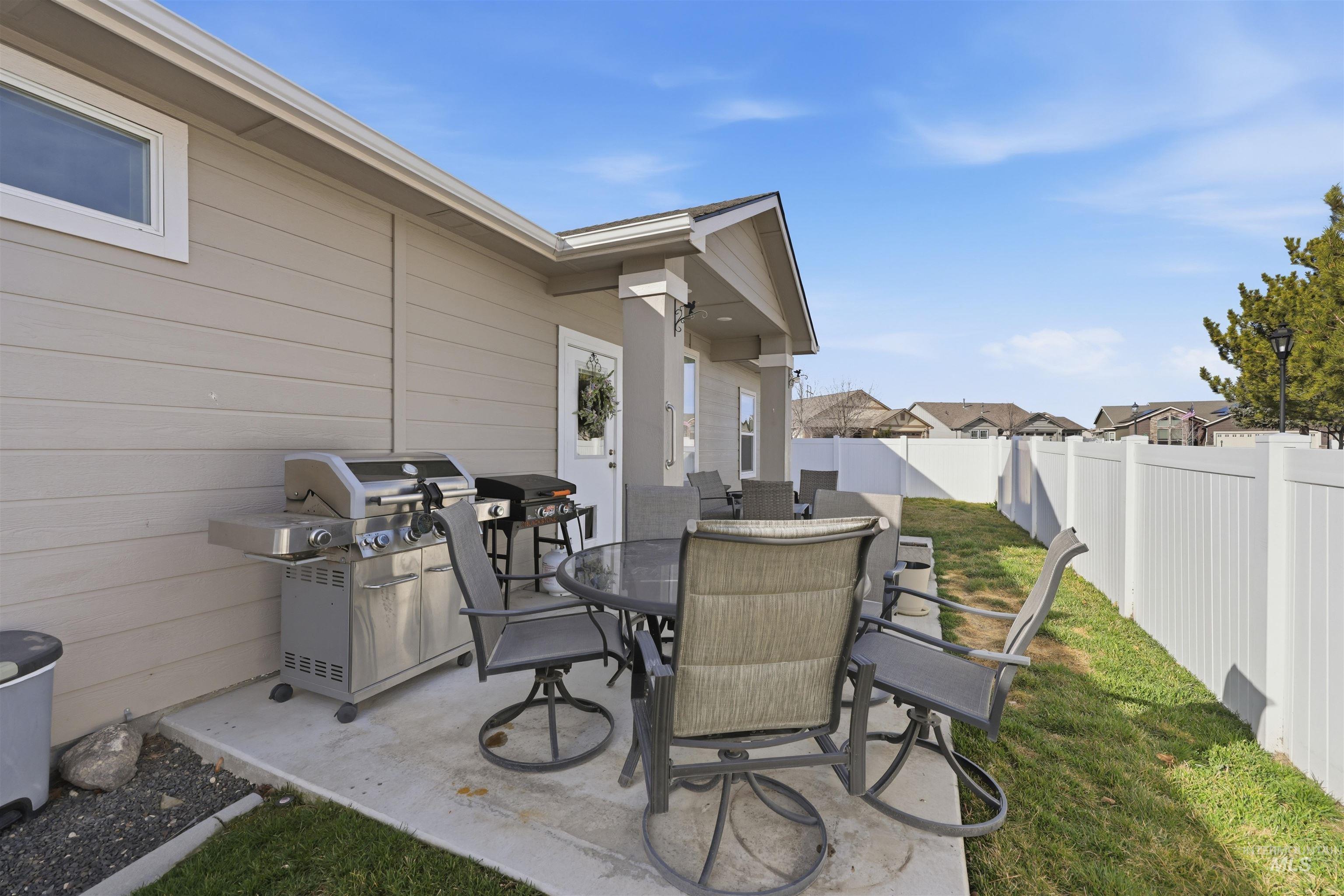 3706 S. Greenbrier, Nampa, Idaho 83686, 3 Bedrooms, 2 Bathrooms, Residential For Sale, Price $425,000, 98977729