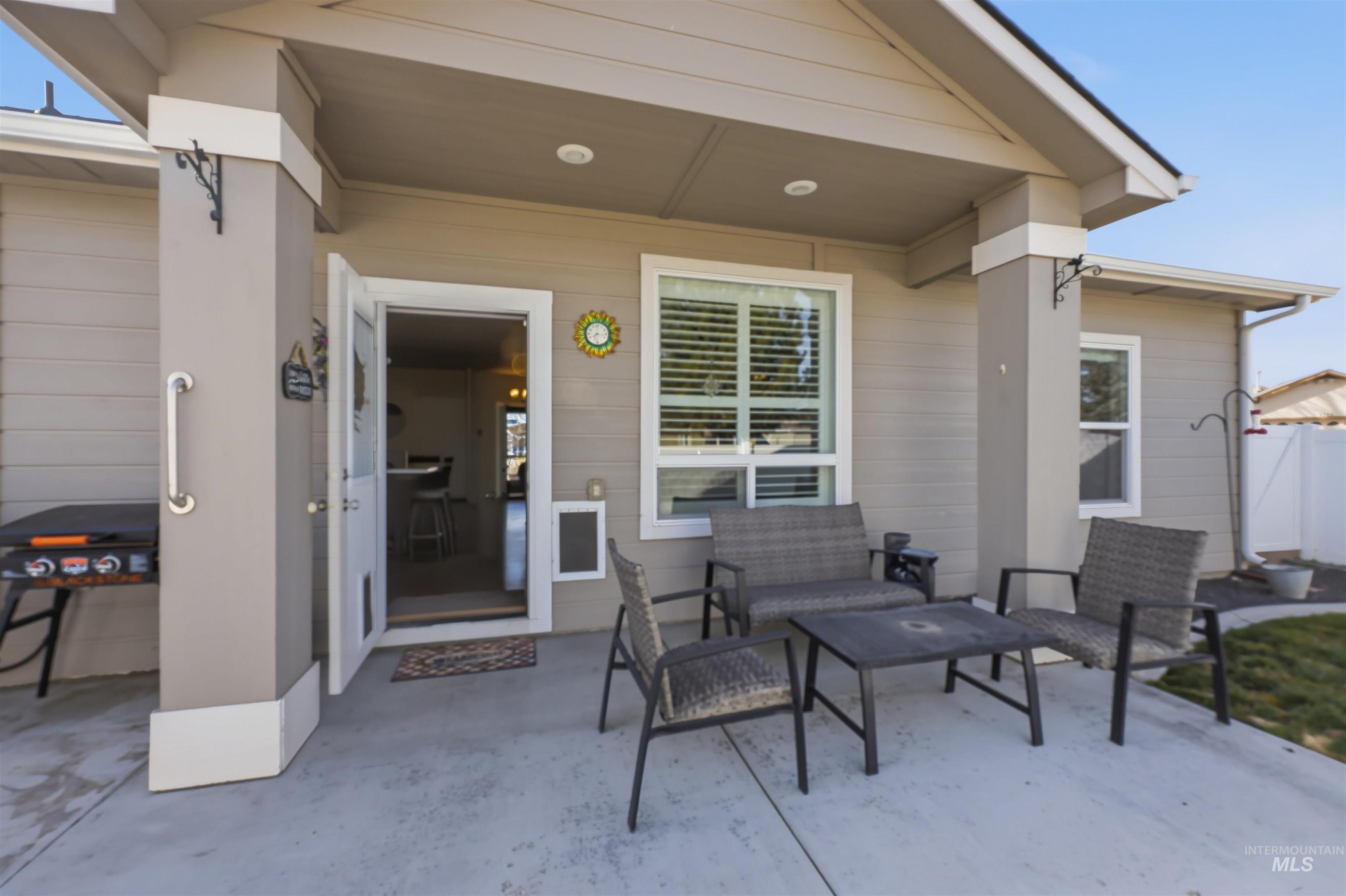 3706 S. Greenbrier, Nampa, Idaho 83686, 3 Bedrooms, 2 Bathrooms, Residential For Sale, Price $425,000, 98977729