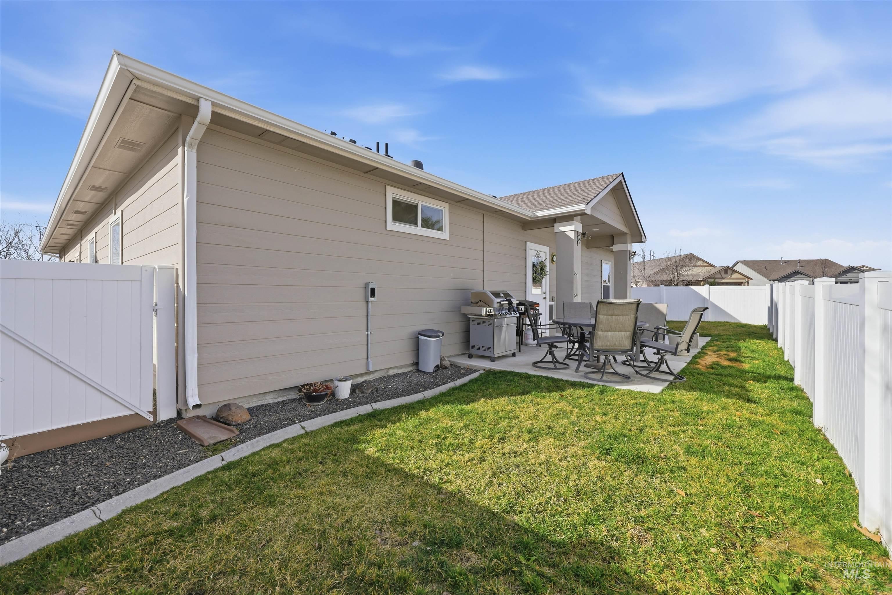 3706 S. Greenbrier, Nampa, Idaho 83686, 3 Bedrooms, 2 Bathrooms, Residential For Sale, Price $425,000, 98977729