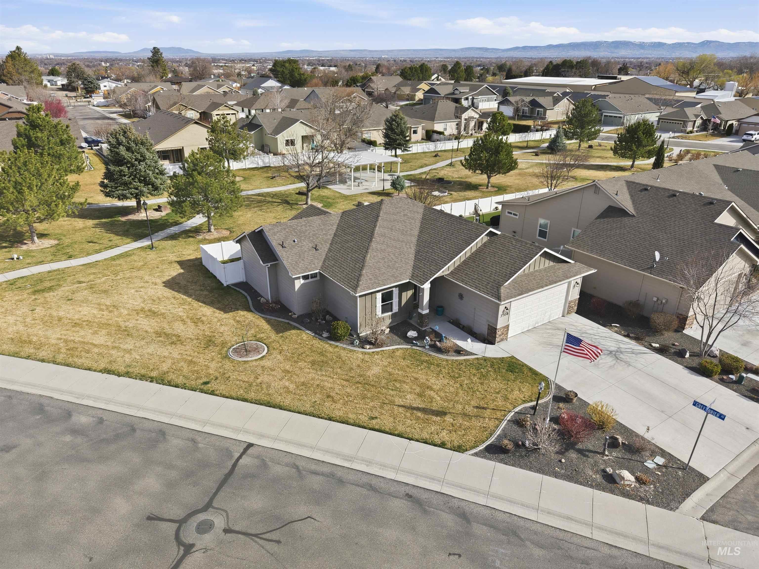 3706 S. Greenbrier, Nampa, Idaho 83686, 3 Bedrooms, 2 Bathrooms, Residential For Sale, Price $425,000, 98977729