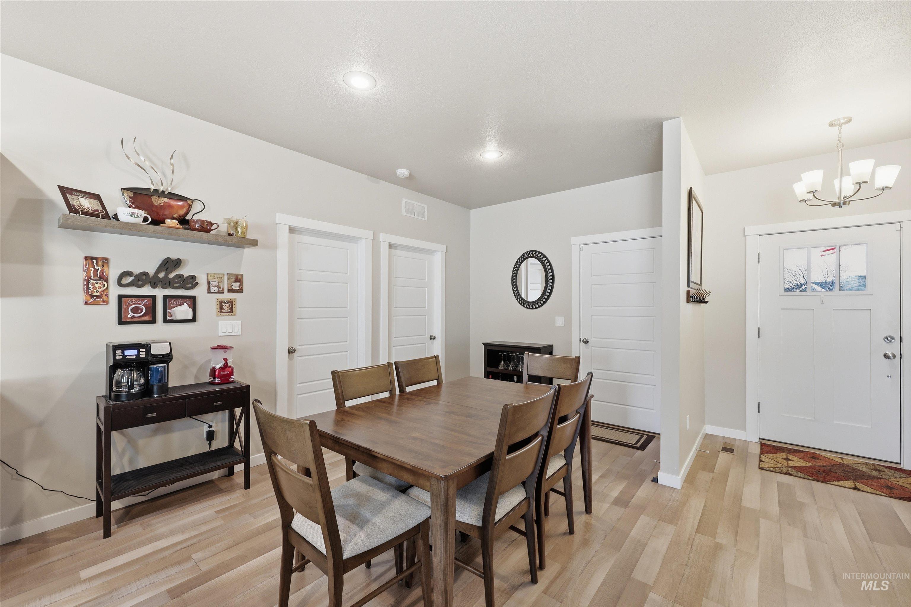 3706 S. Greenbrier, Nampa, Idaho 83686, 3 Bedrooms, 2 Bathrooms, Residential For Sale, Price $425,000, 98977729