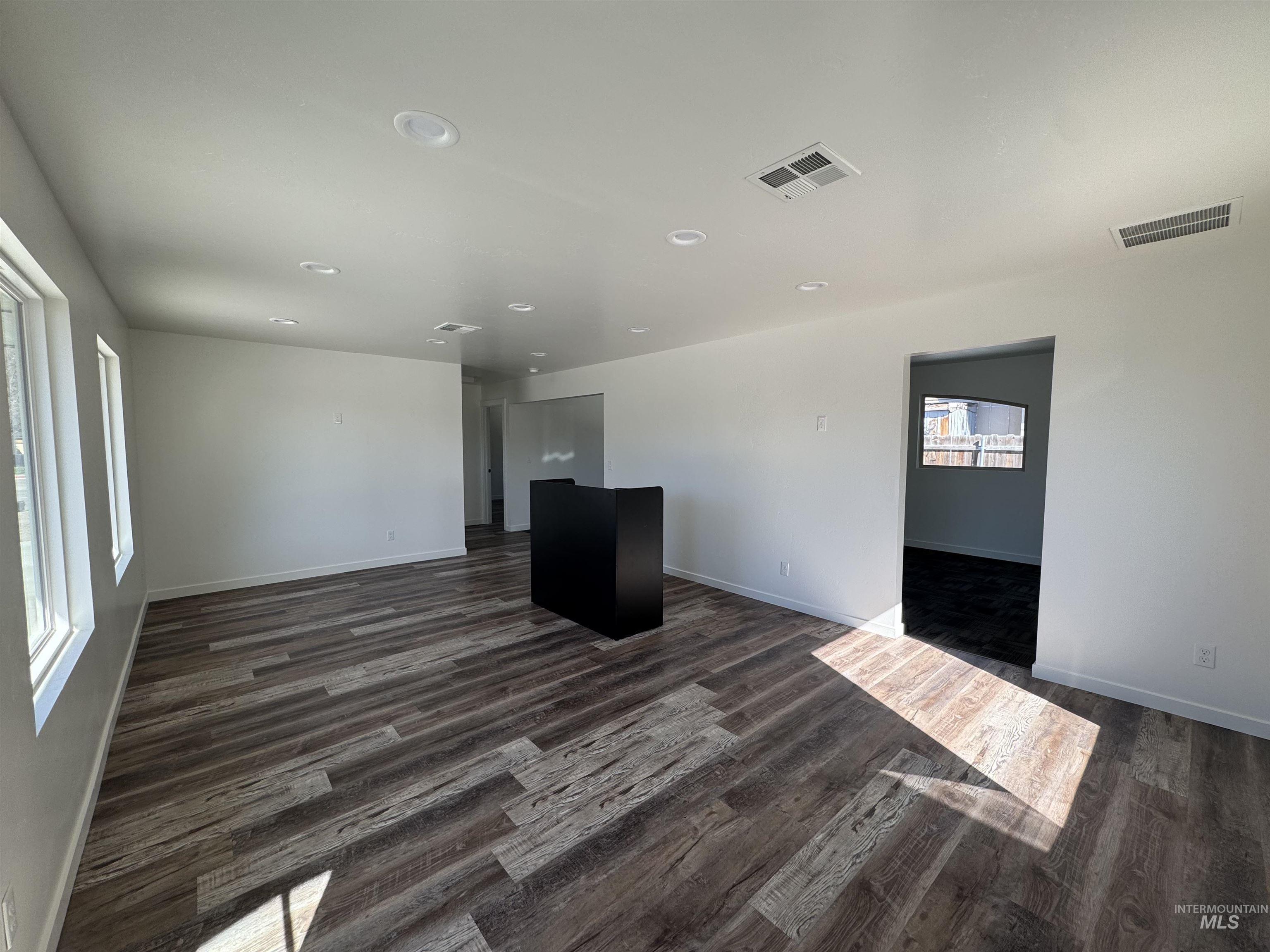 190 Roosevelt St, Outside City Limits, Idaho 83647, 7 Rooms, Business/Commercial For Sale, Price $365,000, 98977734