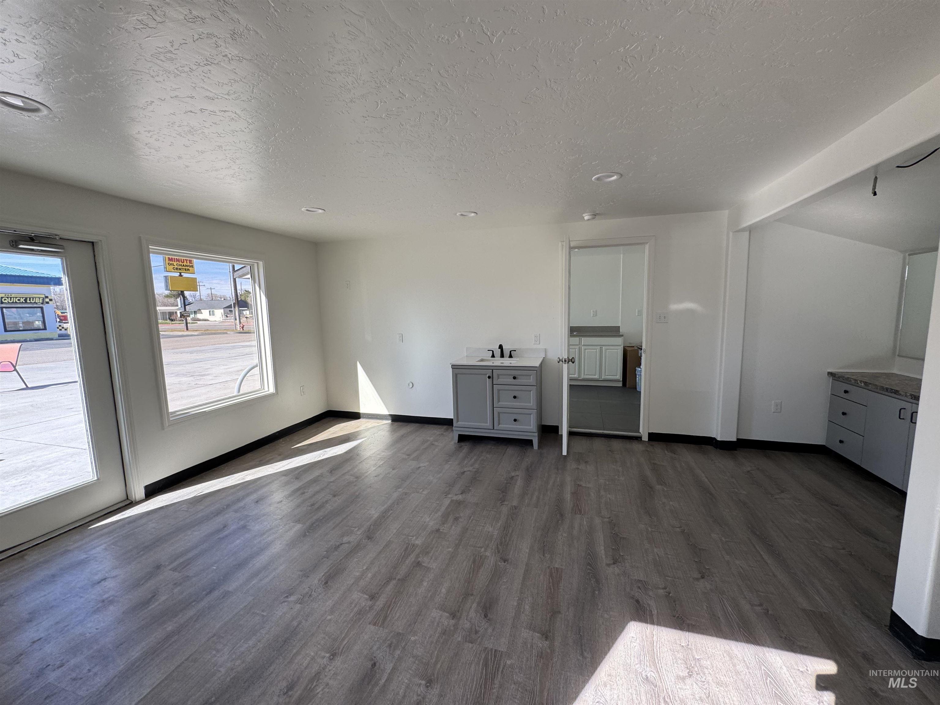 190 Roosevelt St, Outside City Limits, Idaho 83647, 7 Rooms, Business/Commercial For Sale, Price $365,000, 98977734