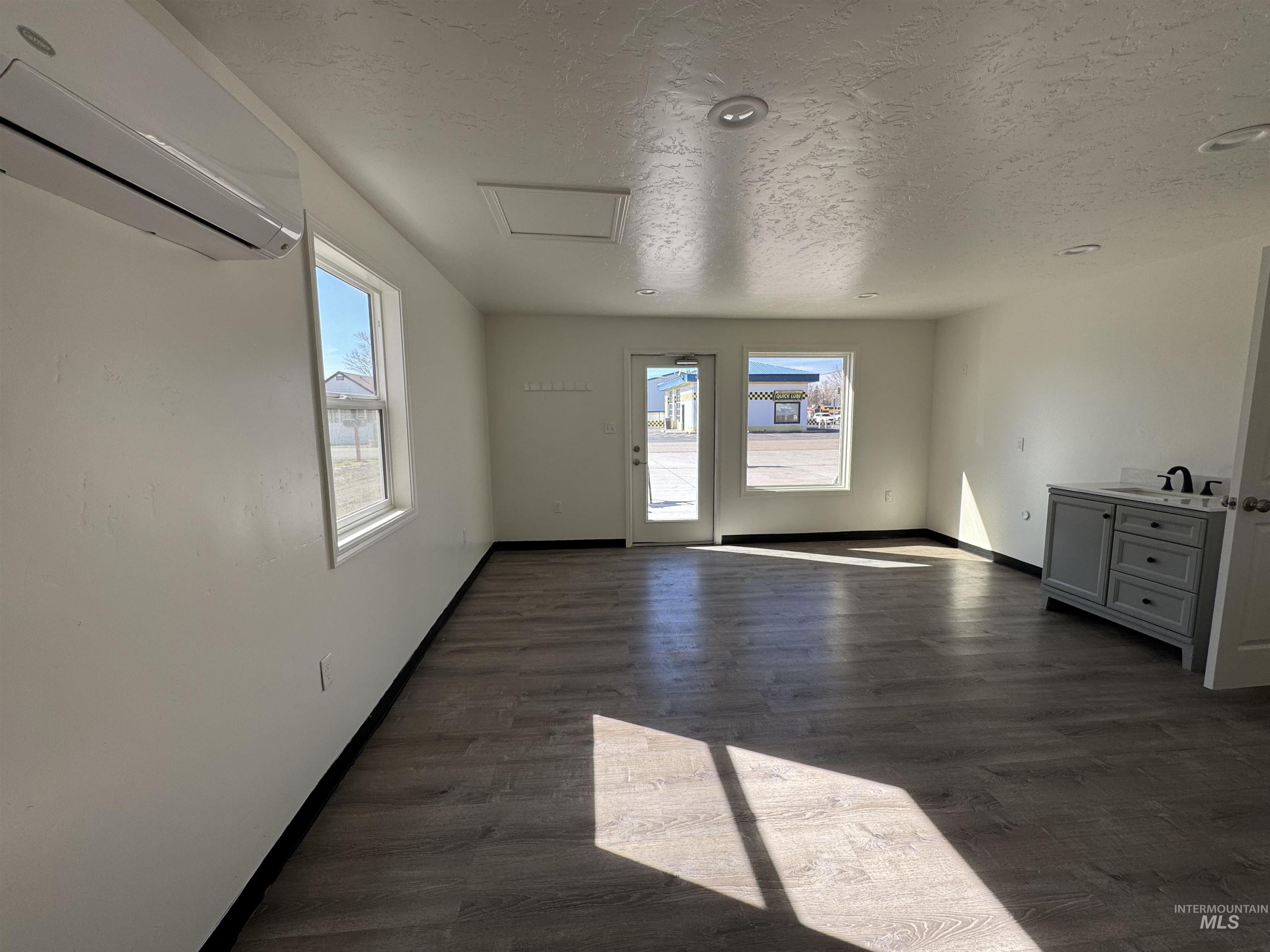 190 Roosevelt St, Outside City Limits, Idaho 83647, 7 Rooms, Business/Commercial For Sale, Price $365,000, 98977734