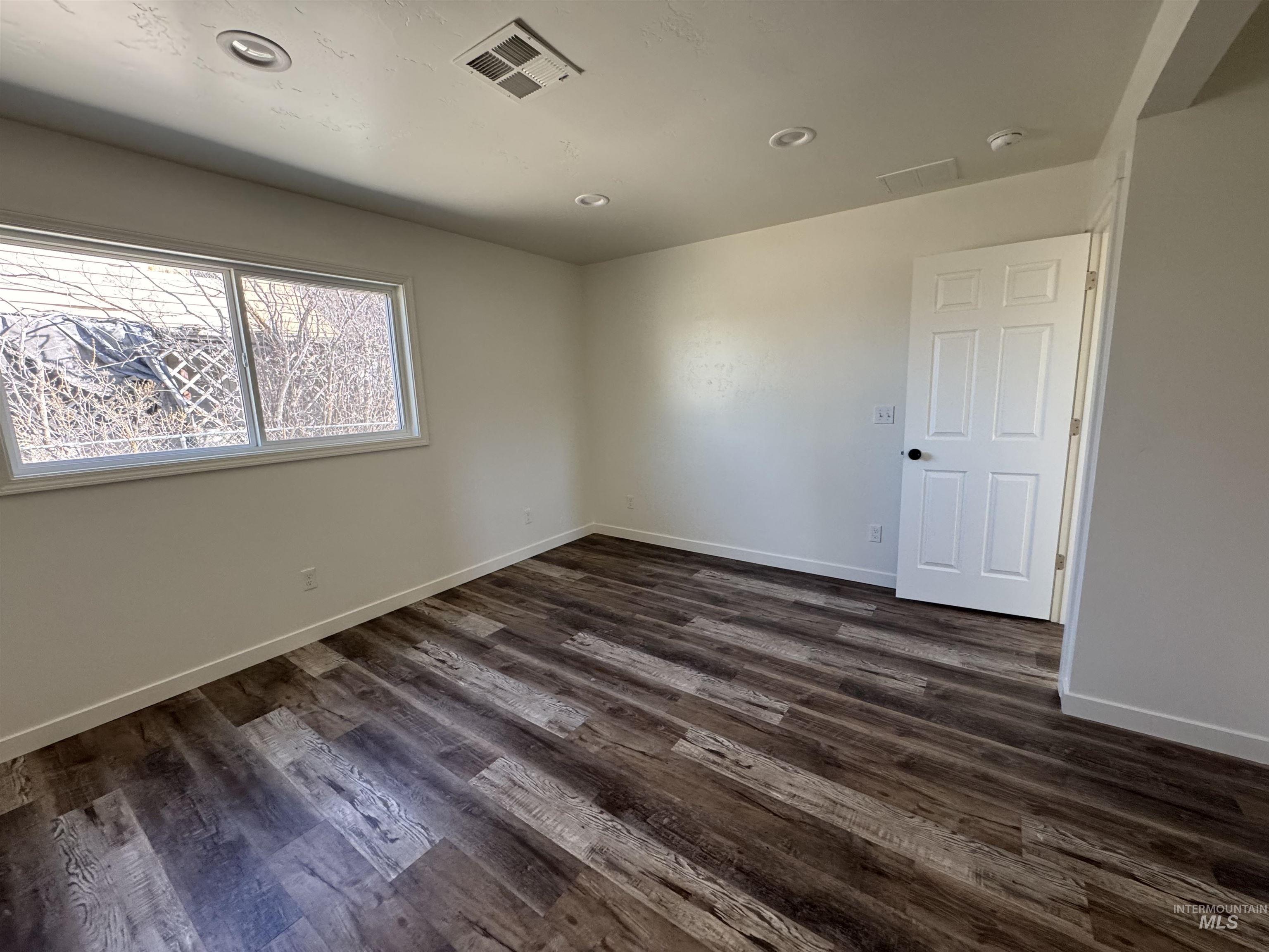 190 Roosevelt St, Outside City Limits, Idaho 83647, 7 Rooms, Business/Commercial For Sale, Price $365,000, 98977734