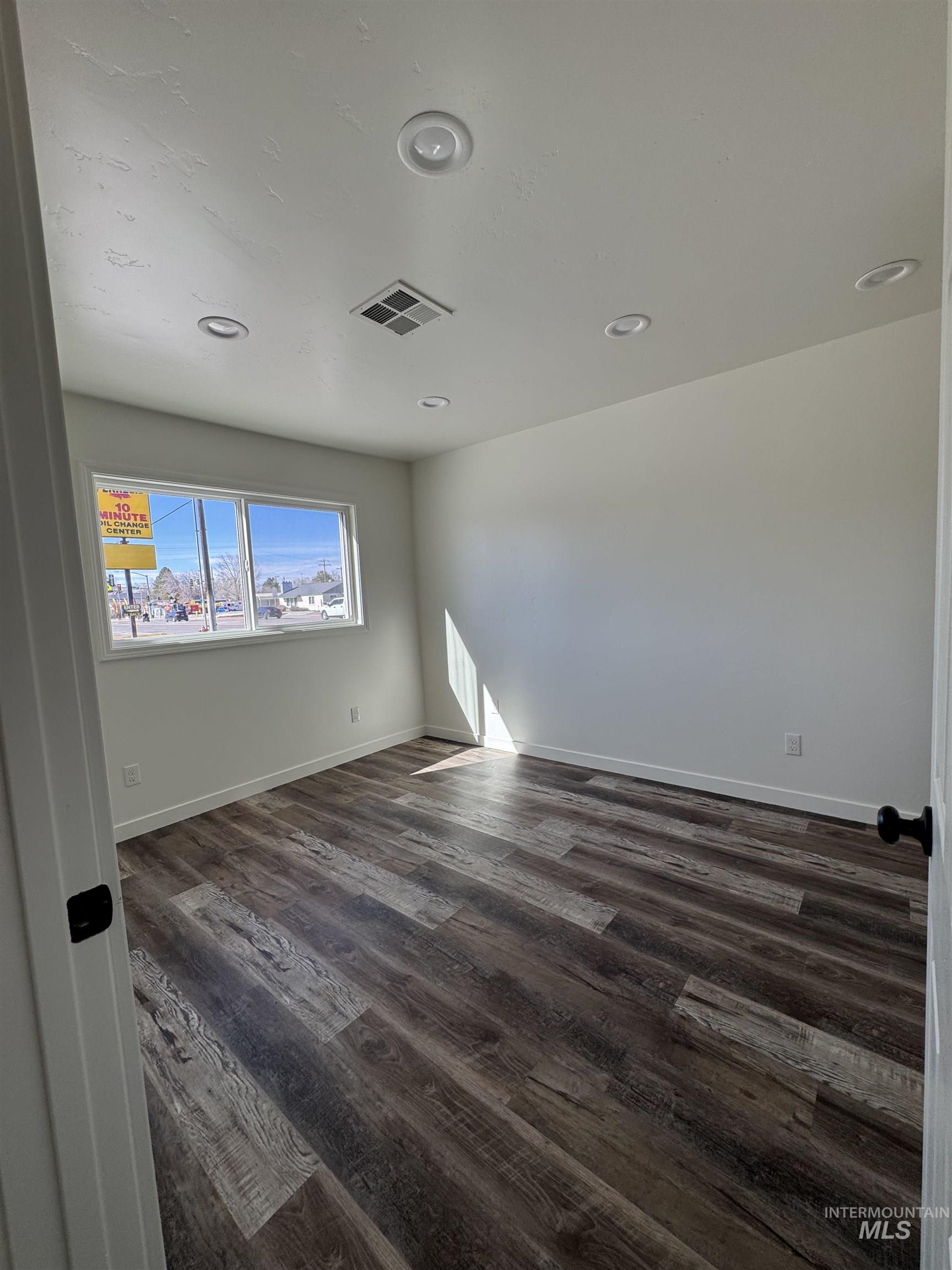 190 Roosevelt St, Outside City Limits, Idaho 83647, 7 Rooms, Business/Commercial For Sale, Price $365,000, 98977734