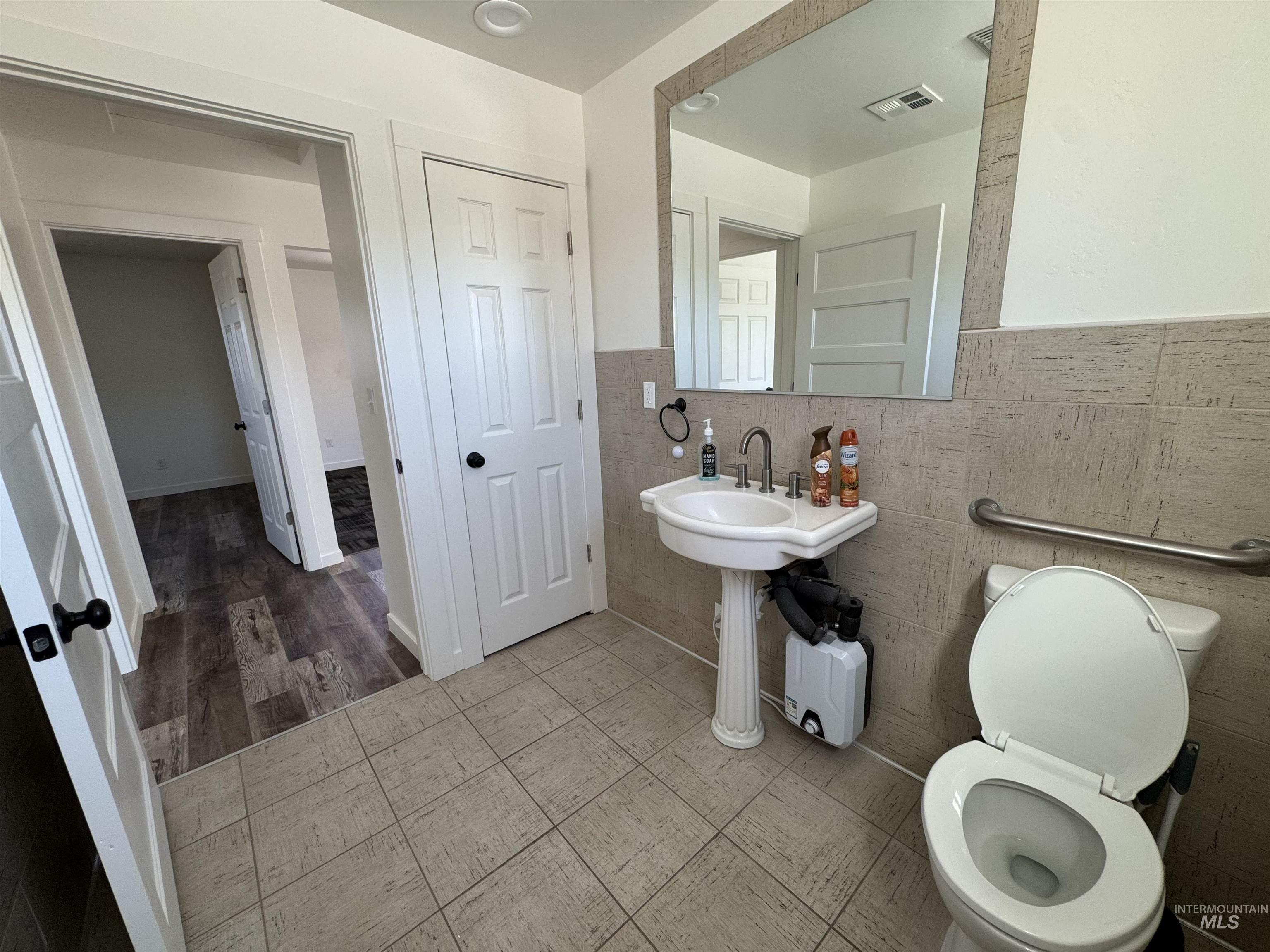 190 Roosevelt St, Outside City Limits, Idaho 83647, 7 Rooms, Business/Commercial For Sale, Price $365,000, 98977734