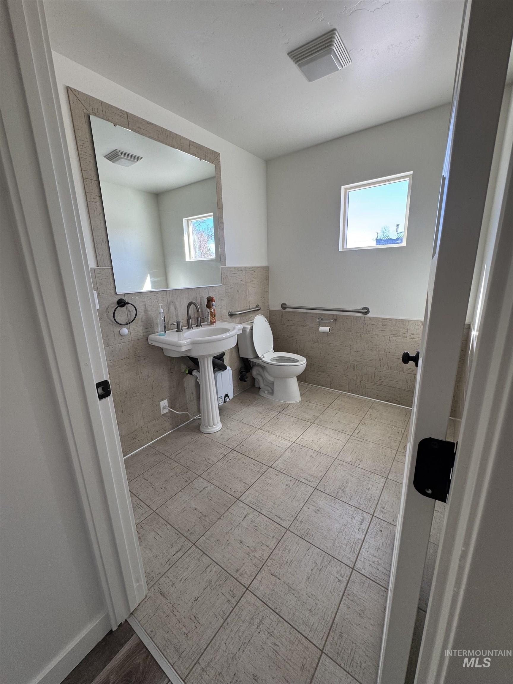 190 Roosevelt St, Outside City Limits, Idaho 83647, 7 Rooms, Business/Commercial For Sale, Price $365,000, 98977734