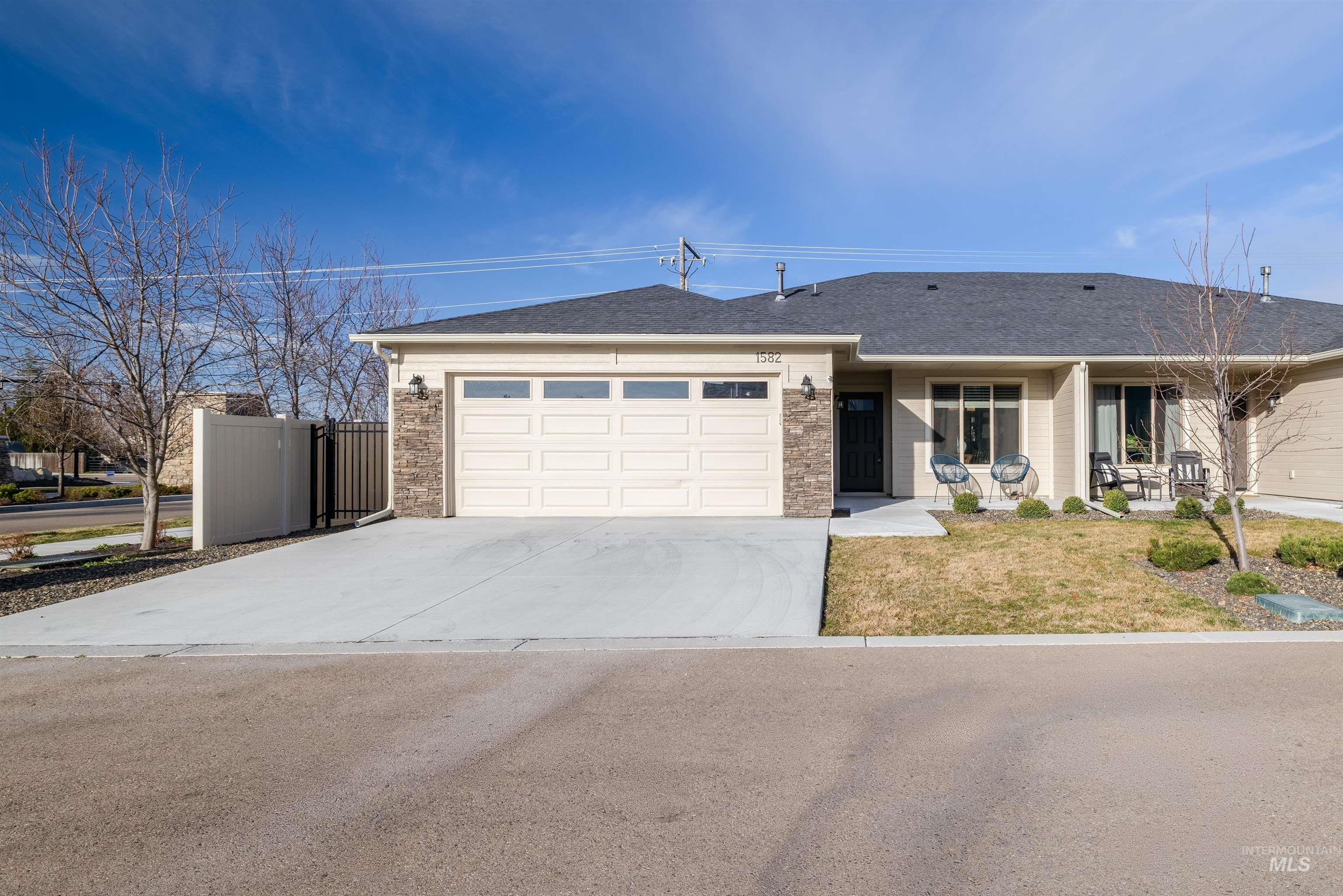 1582 W Windswept Dr, Meridian, Idaho 83646-4871, 3 Bedrooms, 2 Bathrooms, Residential For Sale, Price $424,900,MLS 98977735