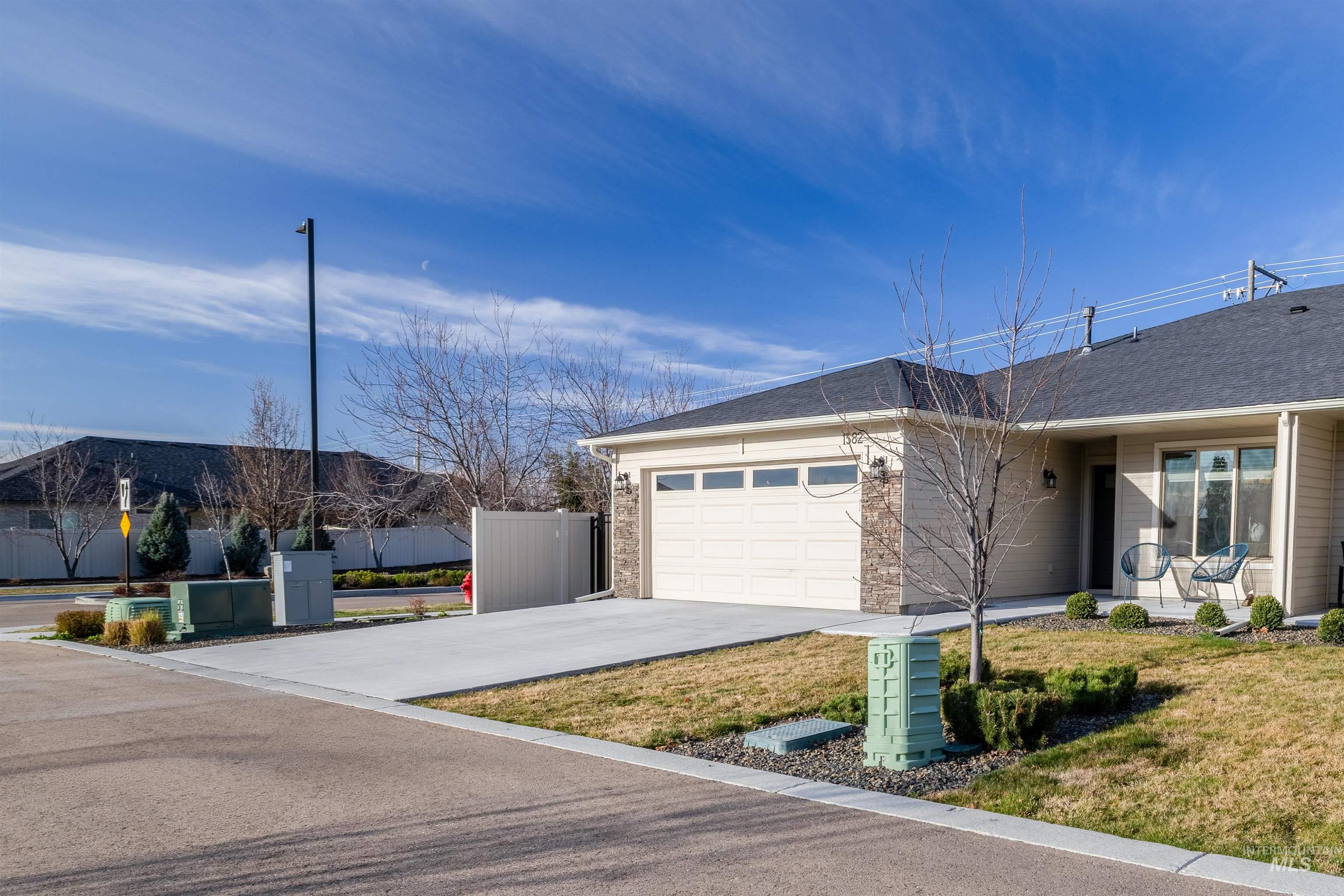 1582 W Windswept Dr, Meridian, Idaho 83646-4871, 3 Bedrooms, 2 Bathrooms, Residential For Sale, Price $424,900,MLS 98977735