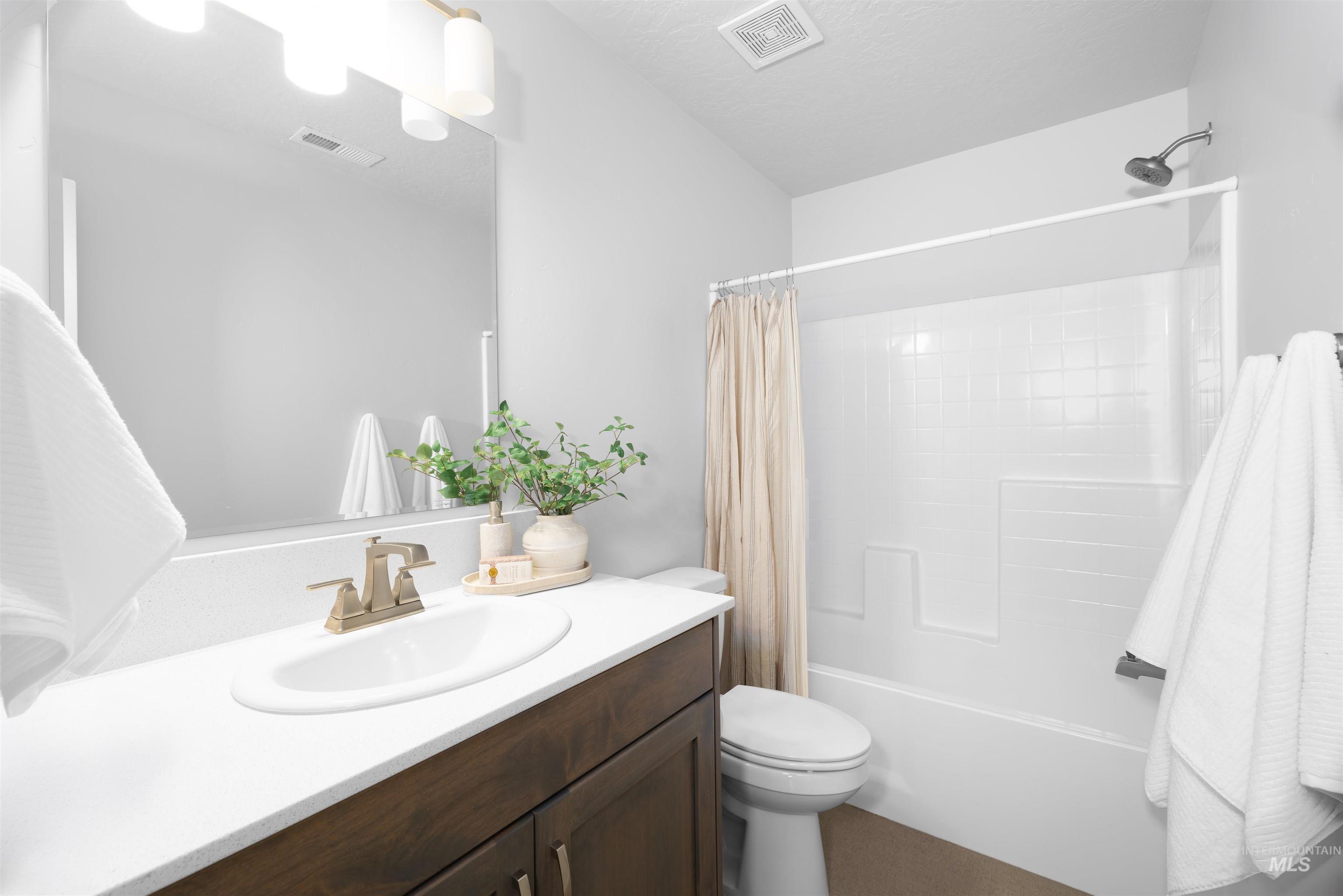 1582 W Windswept Dr, Meridian, Idaho 83646-4871, 3 Bedrooms, 2 Bathrooms, Residential For Sale, Price $424,900,MLS 98977735