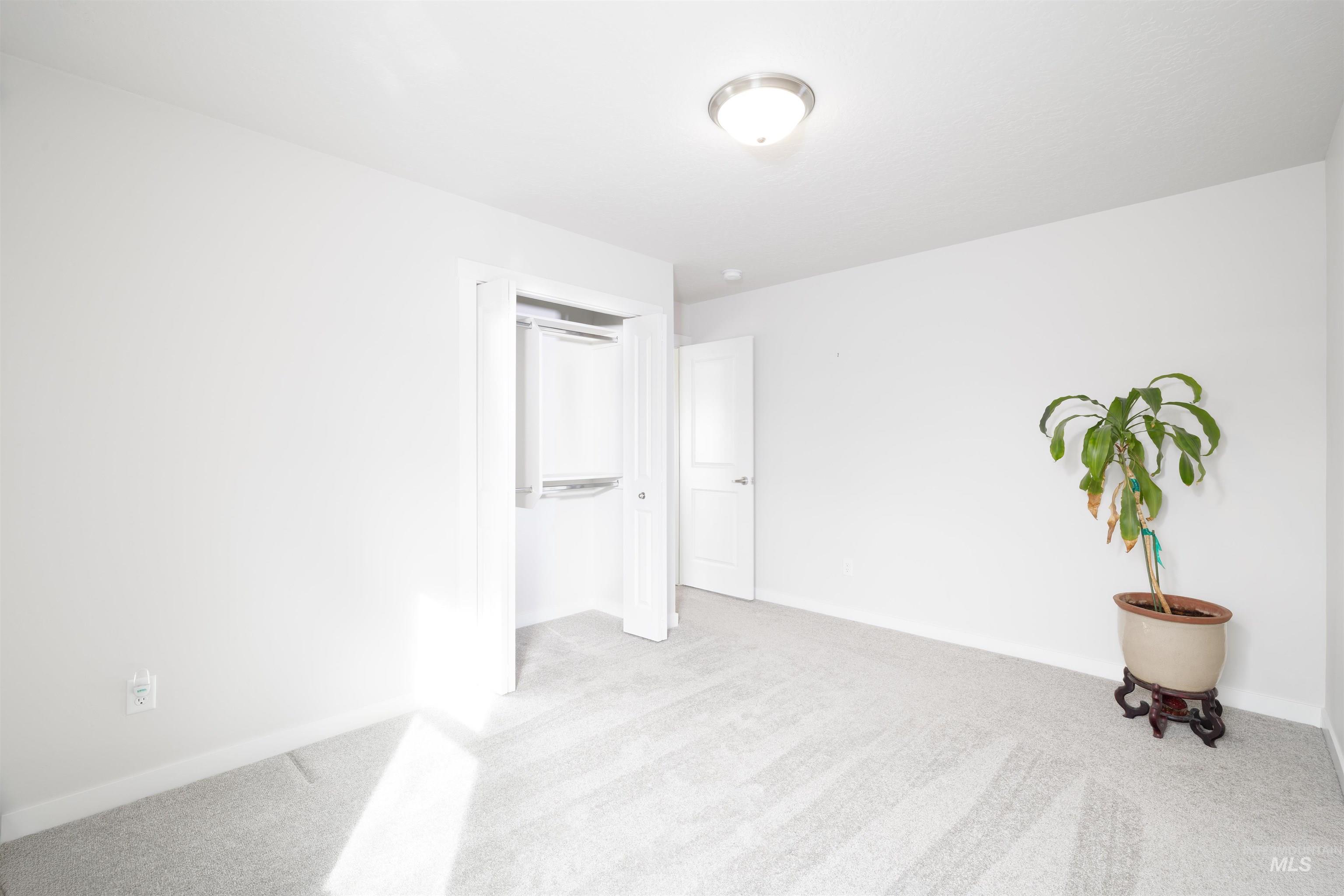 1582 W Windswept Dr, Meridian, Idaho 83646-4871, 3 Bedrooms, 2 Bathrooms, Residential For Sale, Price $424,900,MLS 98977735