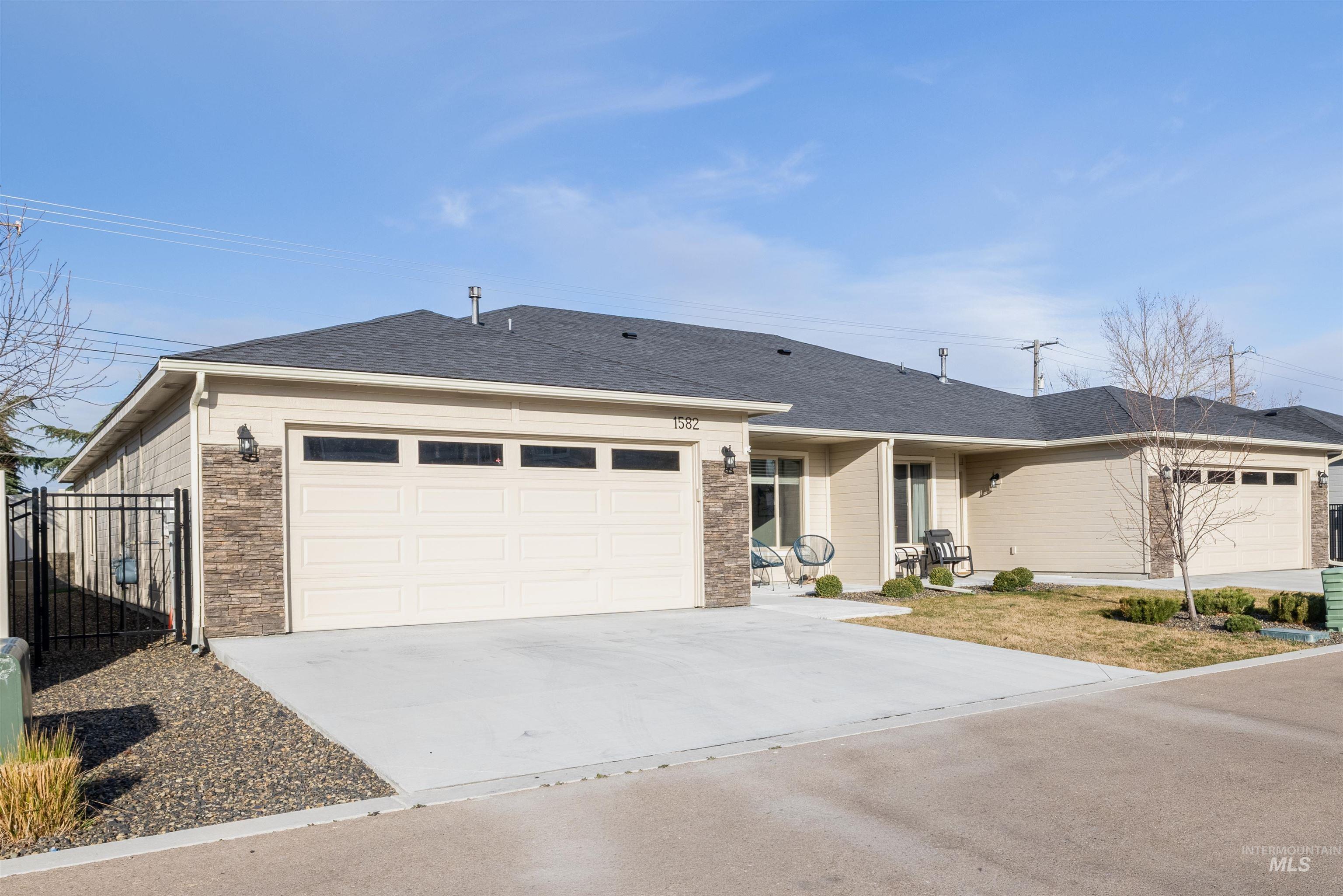 1582 W Windswept Dr, Meridian, Idaho 83646-4871, 3 Bedrooms, 2 Bathrooms, Residential For Sale, Price $424,900,MLS 98977735