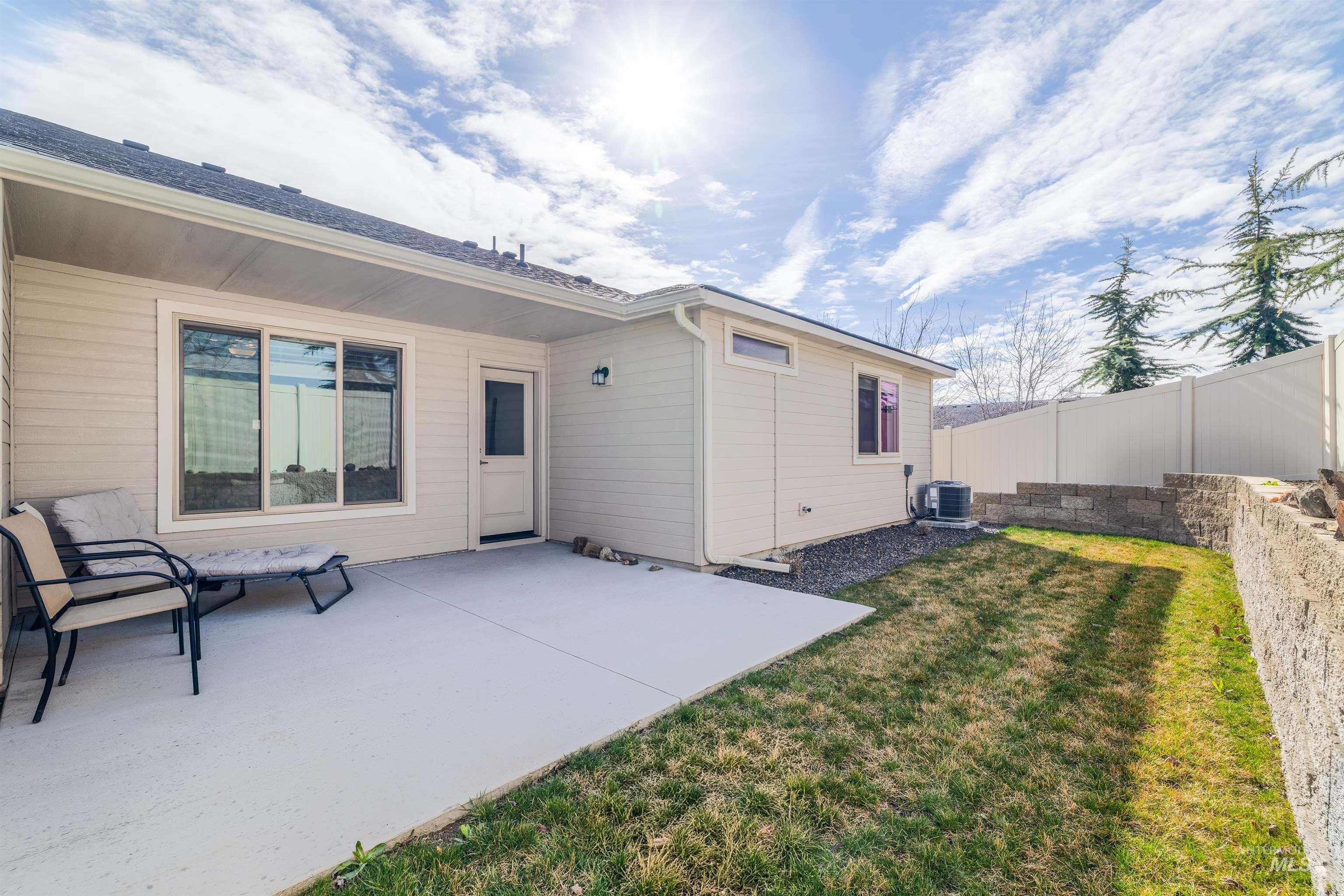 1582 W Windswept Dr, Meridian, Idaho 83646-4871, 3 Bedrooms, 2 Bathrooms, Residential For Sale, Price $424,900,MLS 98977735