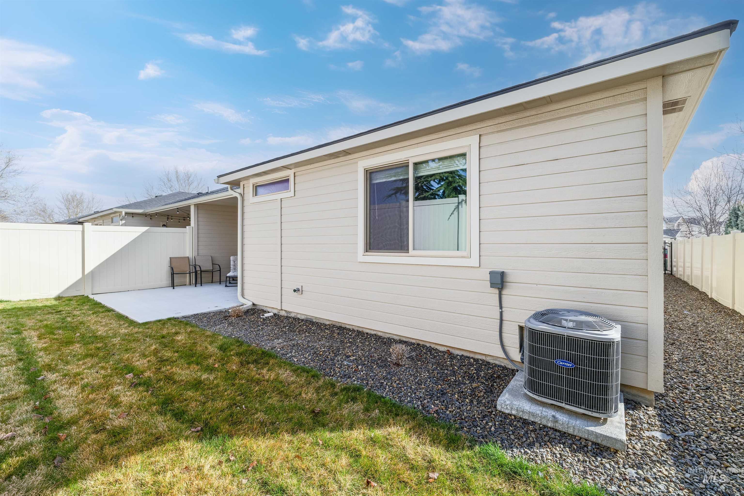 1582 W Windswept Dr, Meridian, Idaho 83646-4871, 3 Bedrooms, 2 Bathrooms, Residential For Sale, Price $424,900,MLS 98977735