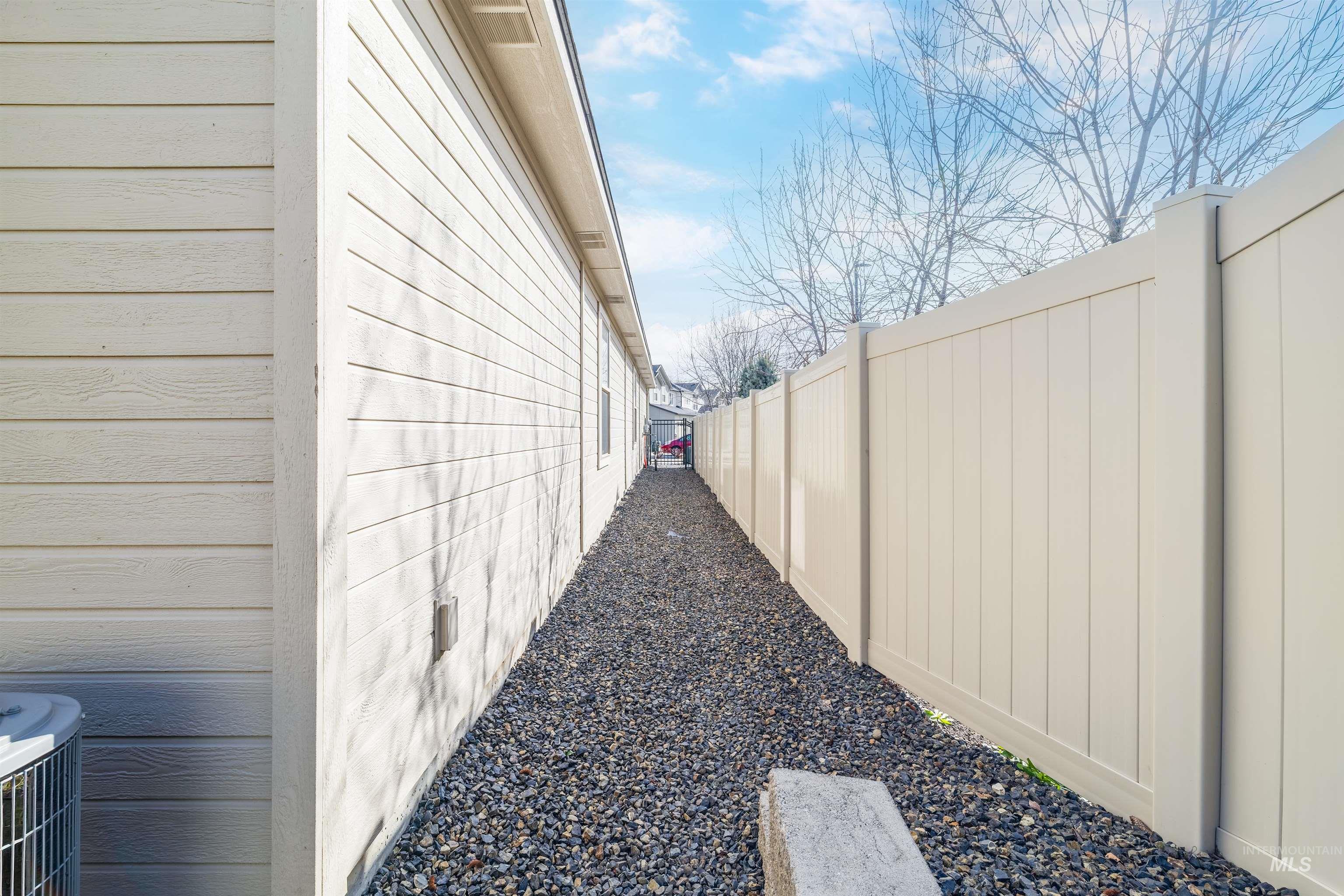 1582 W Windswept Dr, Meridian, Idaho 83646-4871, 3 Bedrooms, 2 Bathrooms, Residential For Sale, Price $424,900,MLS 98977735