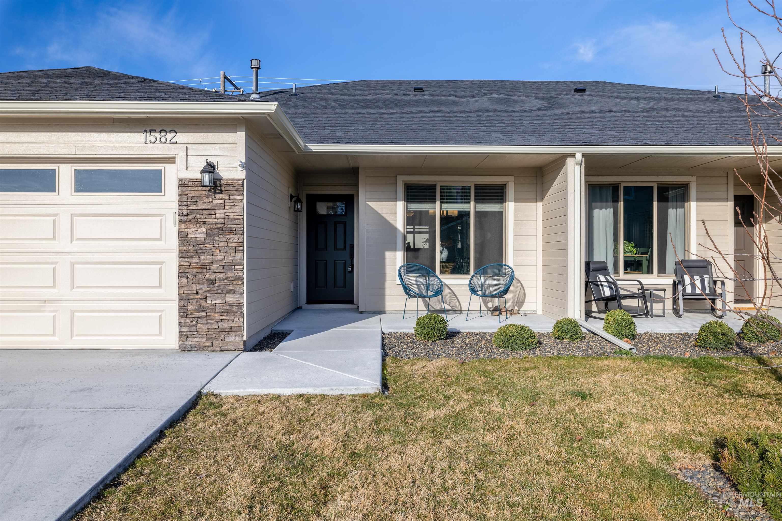 1582 W Windswept Dr, Meridian, Idaho 83646-4871, 3 Bedrooms, 2 Bathrooms, Residential For Sale, Price $424,900,MLS 98977735