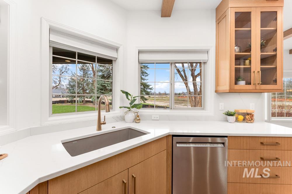 6303 N Fair Oaks Pl, Garden City, Idaho 83703, 3 Bedrooms, 3.5 Bathrooms, Residential For Sale, Price $850,000, 98977738