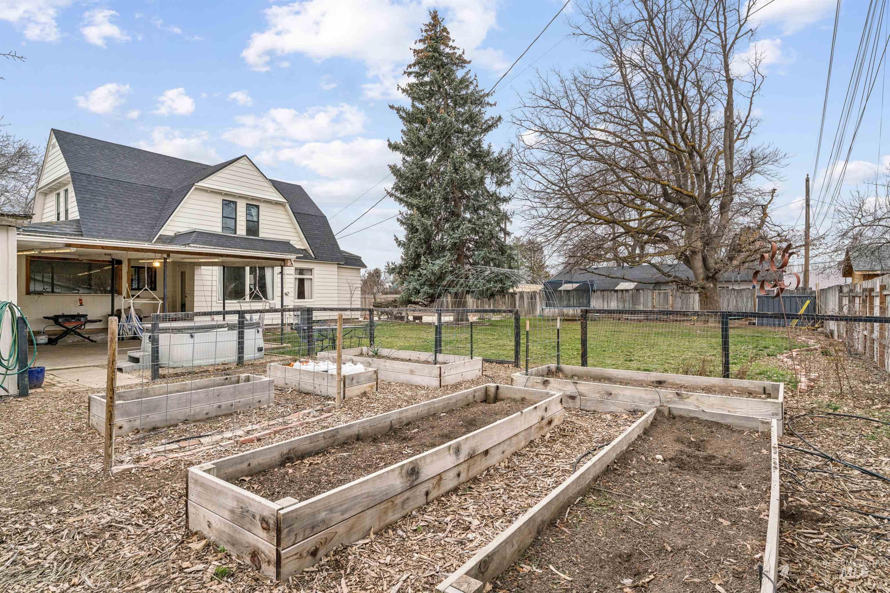 236 Elmore Ave, Nampa, Idaho 83651-2518, 5 Bedrooms, 2.5 Bathrooms, Residential For Sale, Price $759,900, 98977747