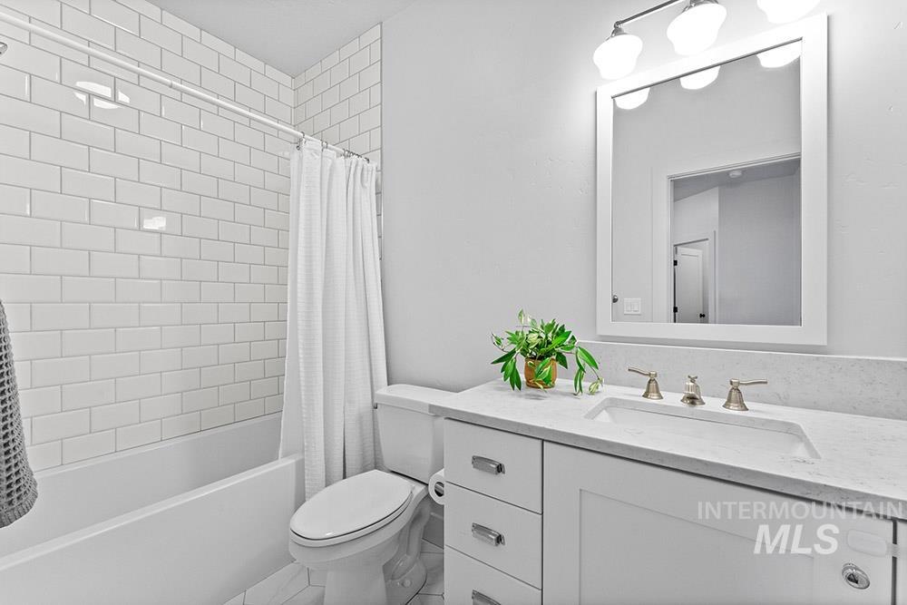 3816 E Parkcenter Blvd, Boise, Idaho 83703, 3 Bedrooms, 2.5 Bathrooms, Residential For Sale, Price $649,900, 98977748