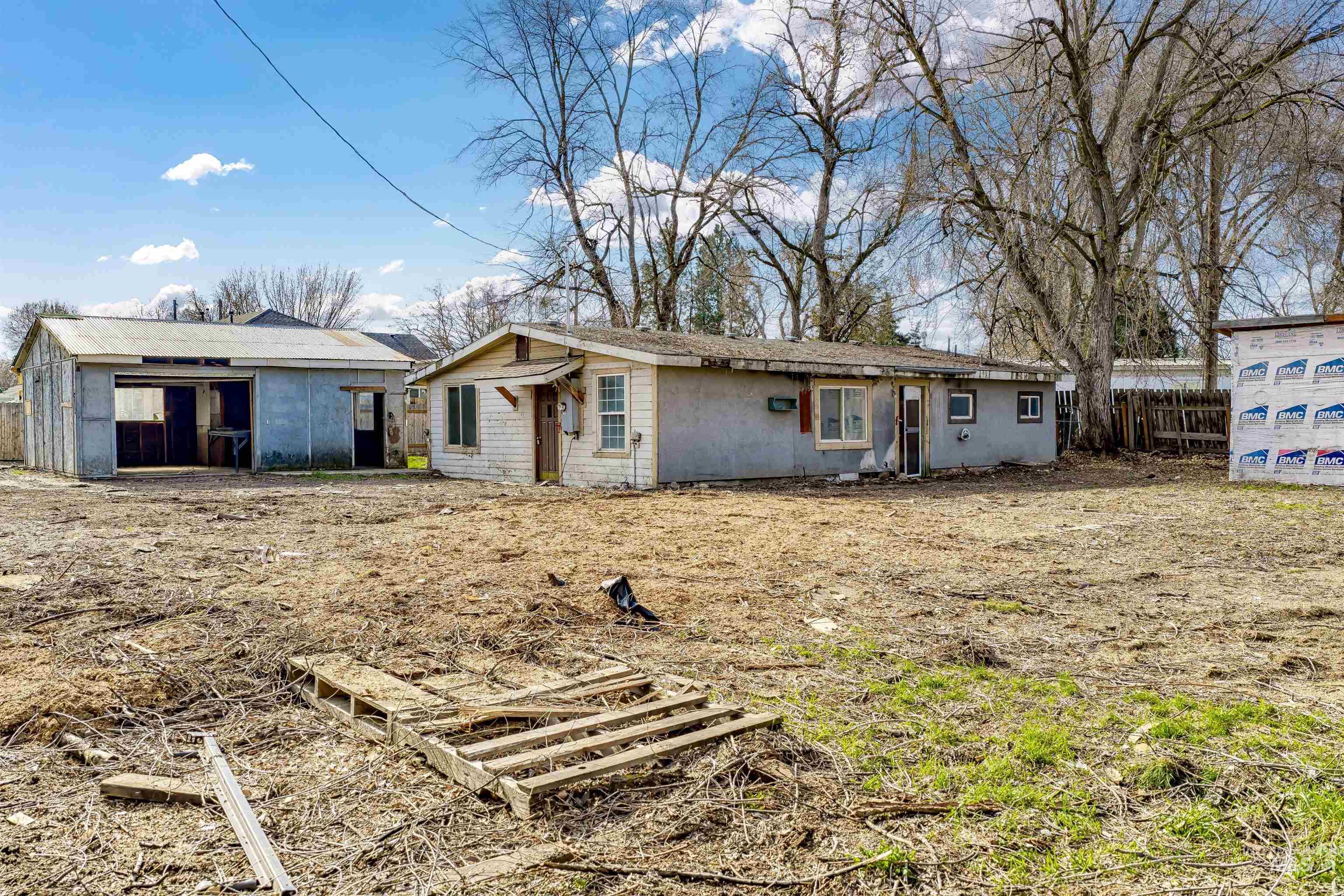 312 E 44th Street, Garden City, Idaho 83714, 3 Bedrooms, 1 Bathroom, Residential Income For Sale, Price $299,000, 98977749