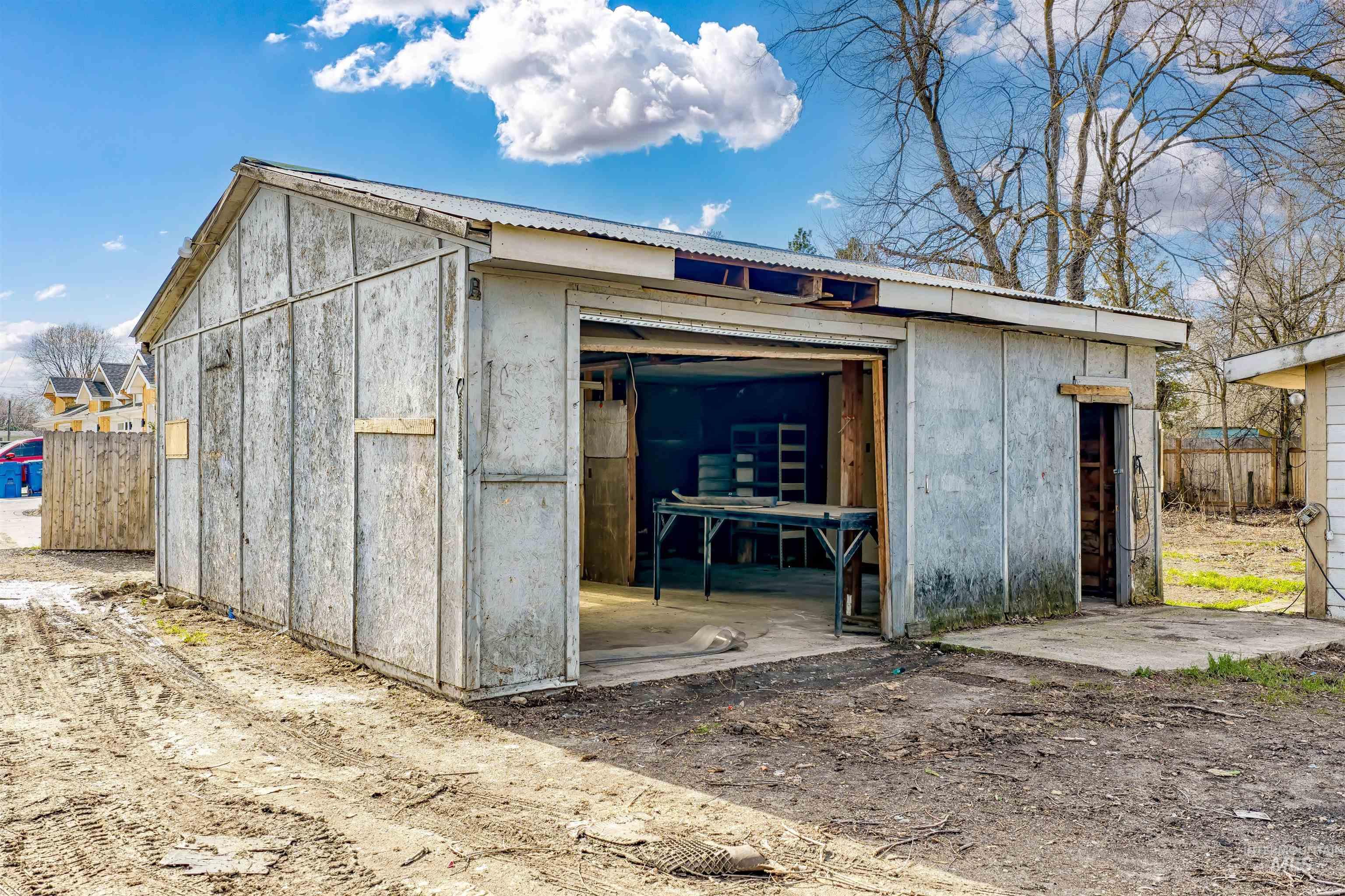 312 E 44th Street, Garden City, Idaho 83714, 3 Bedrooms, 1 Bathroom, Residential Income For Sale, Price $299,000, 98977749