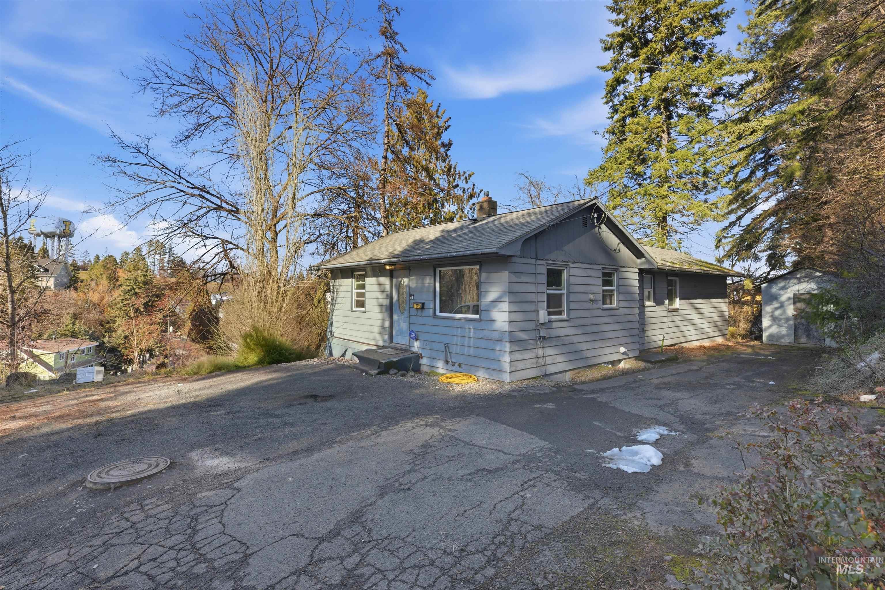 1260 Walenta Dr, Moscow, Idaho 83843-2427, 2 Bedrooms, 1 Bathroom, Residential Income For Sale, Price $380,000,MLS 98977750