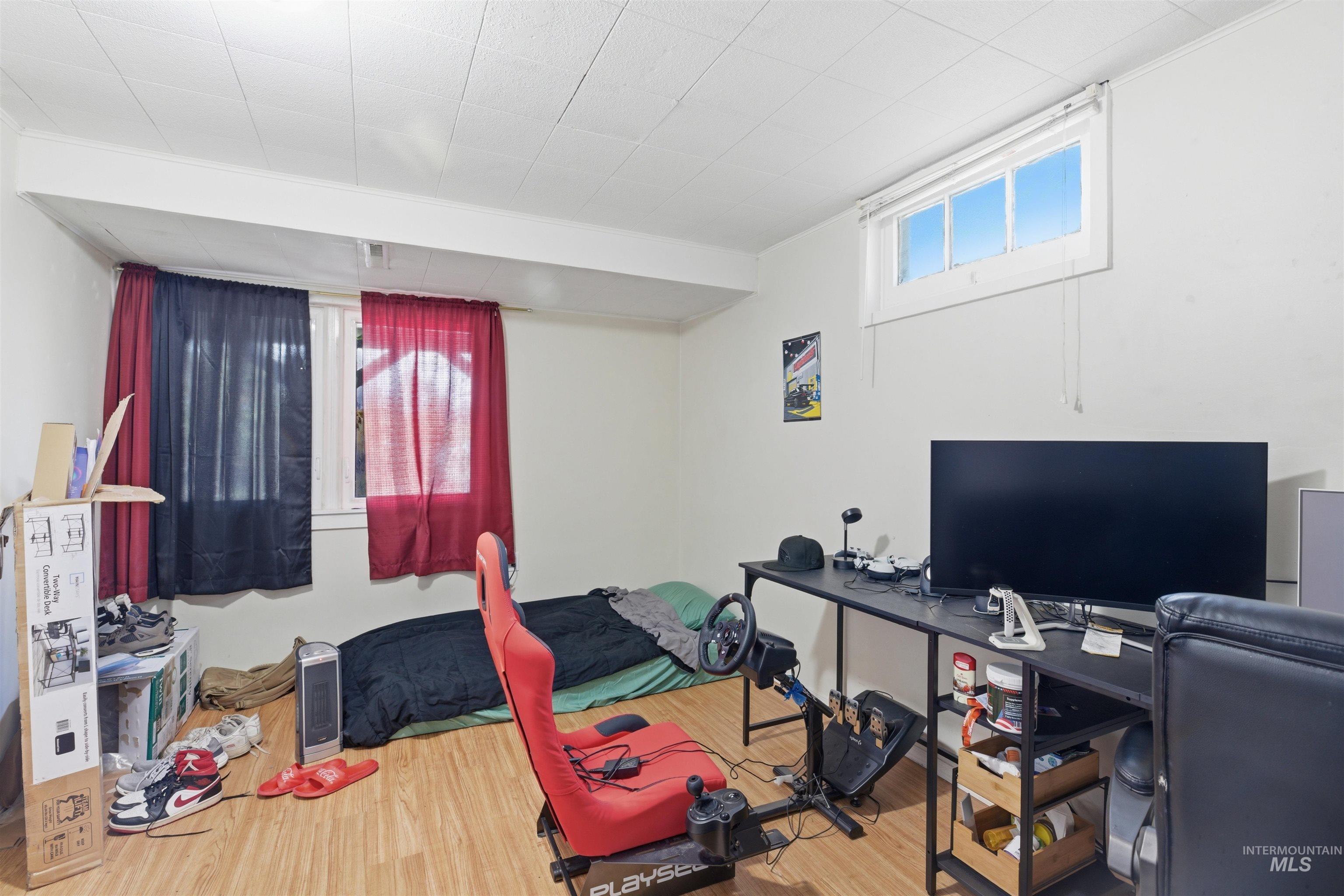 1260 Walenta Dr, Moscow, Idaho 83843-2427, 2 Bedrooms, 1 Bathroom, Residential Income For Sale, Price $380,000,MLS 98977750