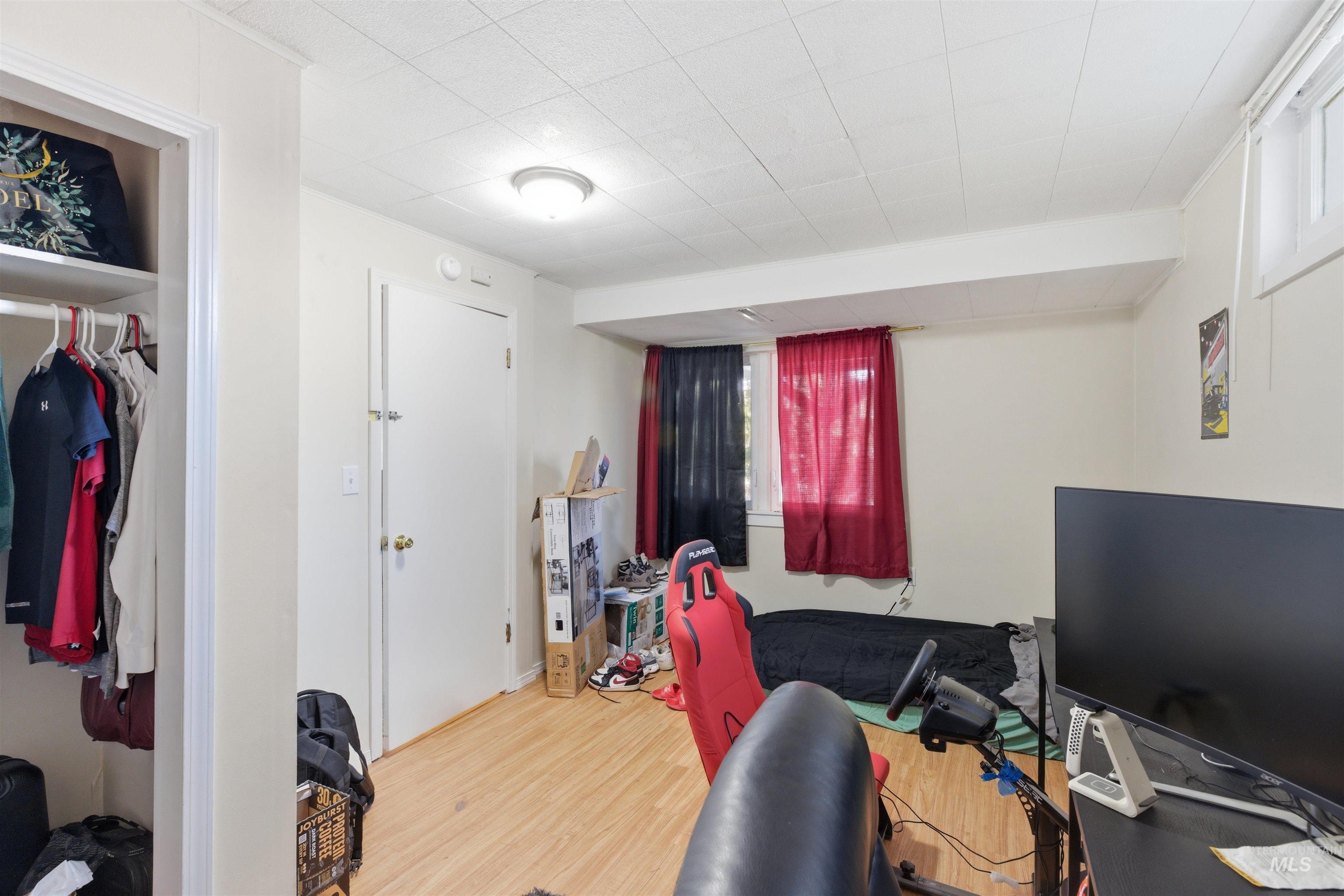 1260 Walenta Dr, Moscow, Idaho 83843-2427, 2 Bedrooms, 1 Bathroom, Residential Income For Sale, Price $380,000,MLS 98977750